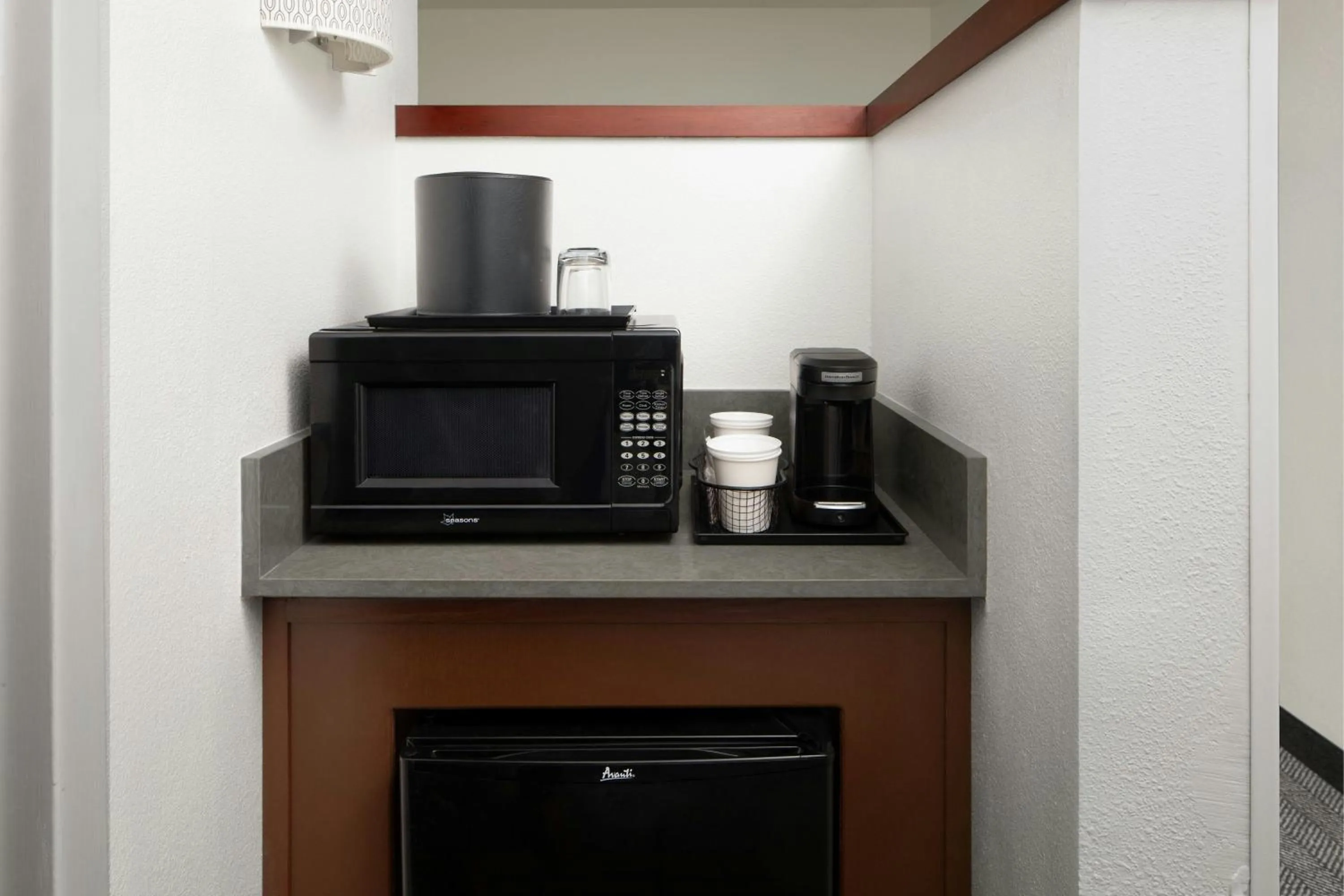 Photo of the whole room in Courtyard Columbia Downtown at USC