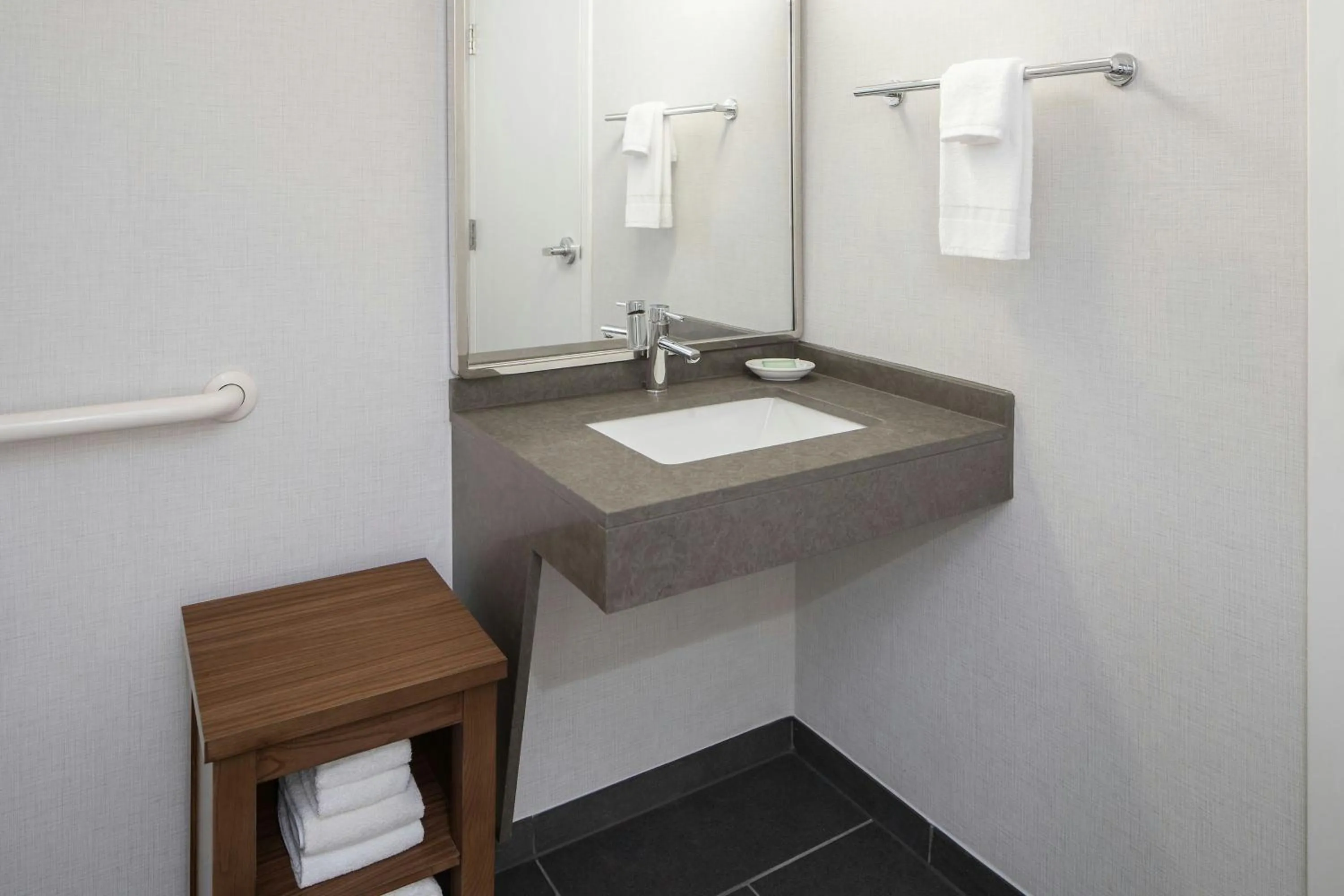 Bathroom in Courtyard Columbia Downtown at USC