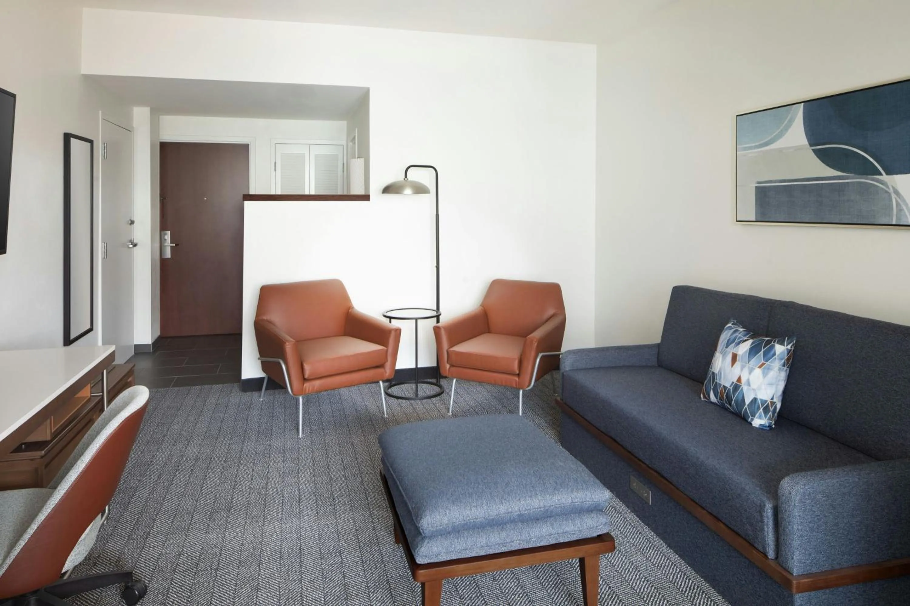 Living room in Courtyard Columbia Downtown at USC