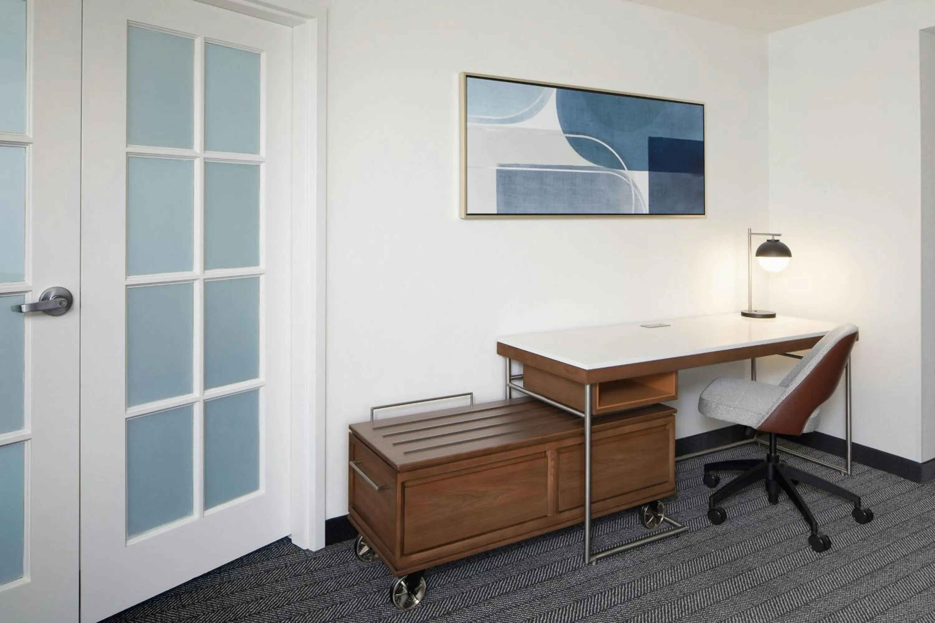 Photo of the whole room in Courtyard Columbia Downtown at USC