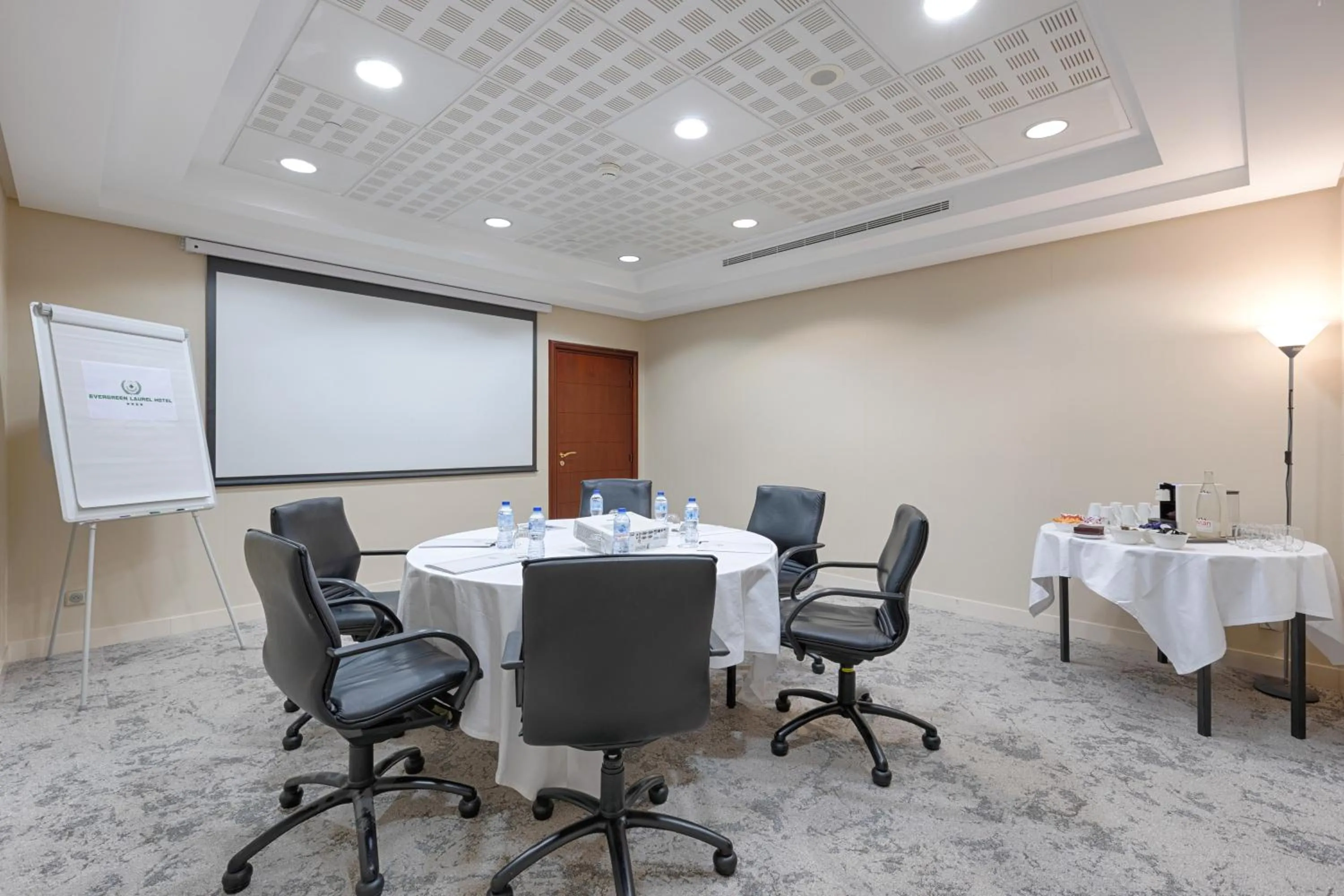 Meeting/conference room in Evergreen Laurel Hotel