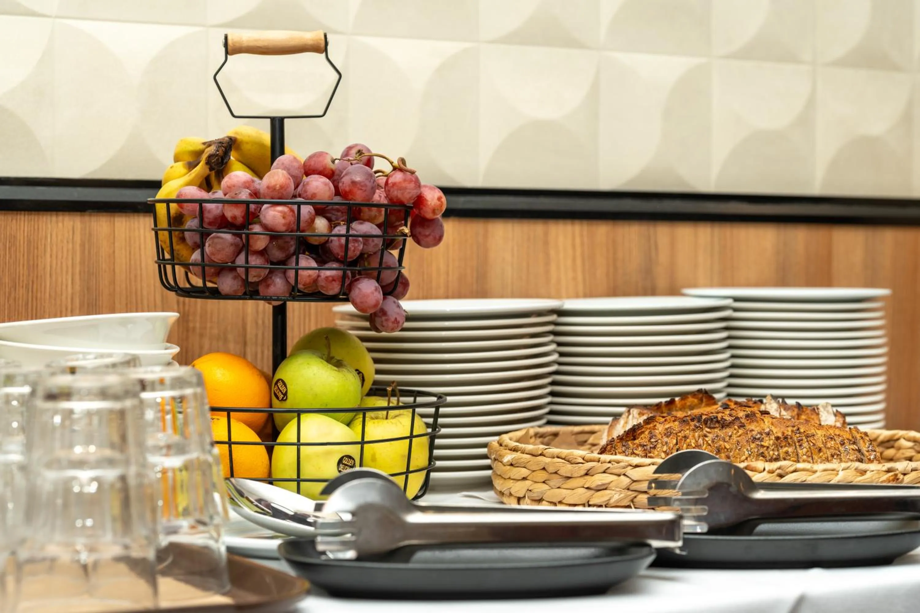 Breakfast in Occidental Paris Levallois