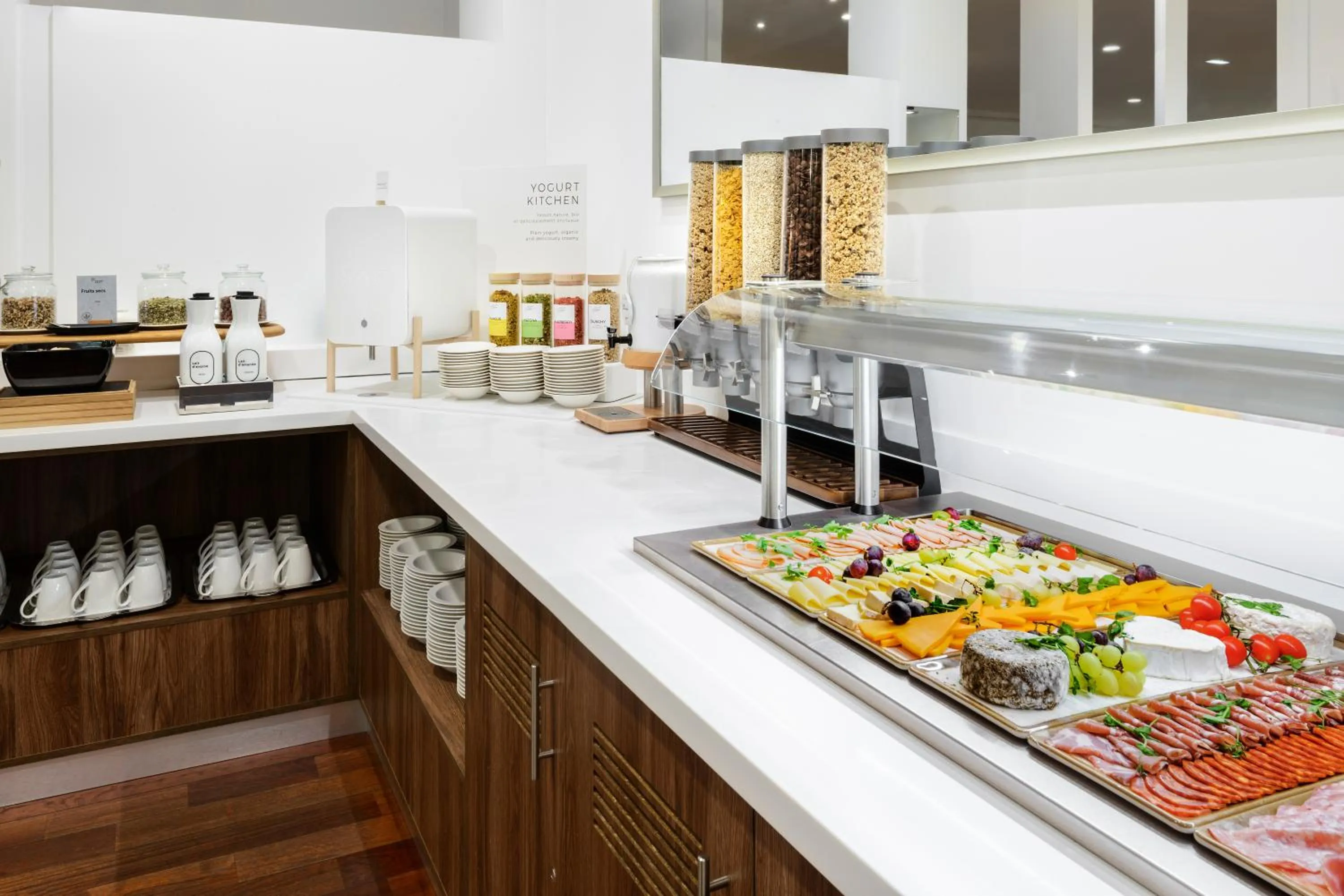 Breakfast in Occidental Paris Levallois