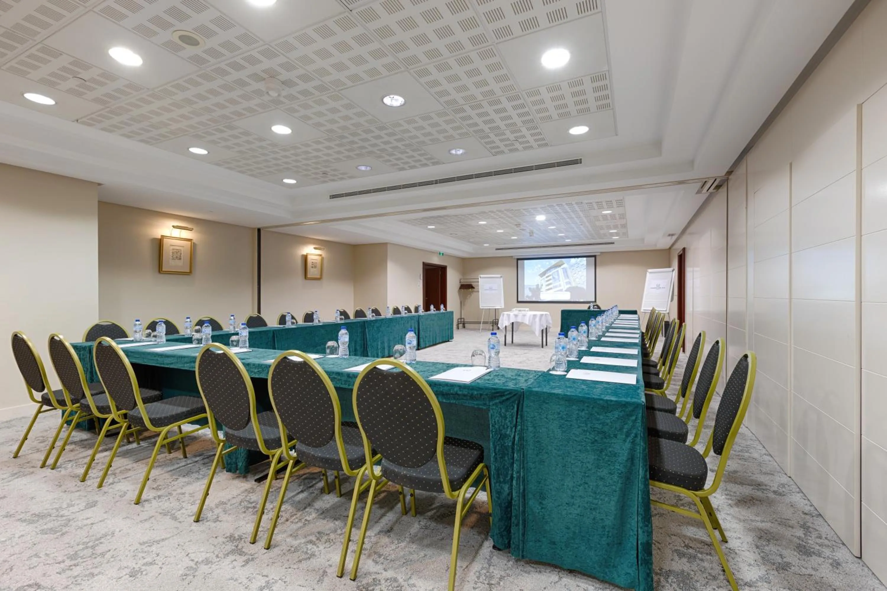 Meeting/conference room in Occidental Paris Levallois