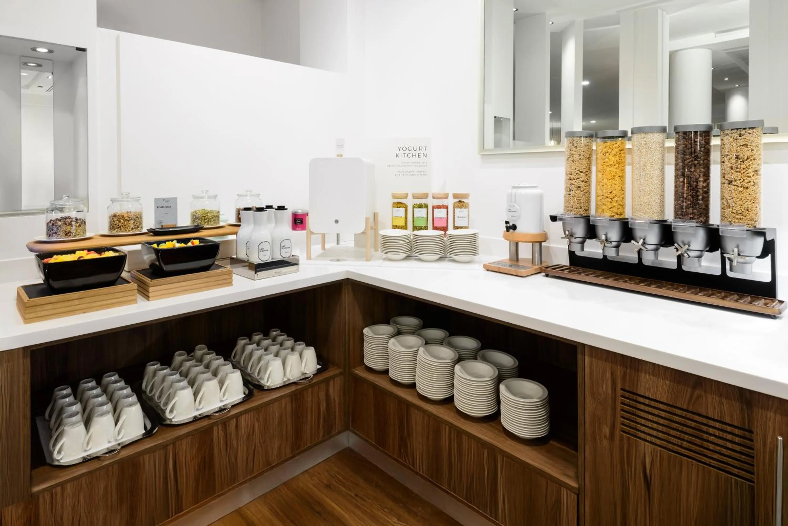 Breakfast in Occidental Paris Levallois