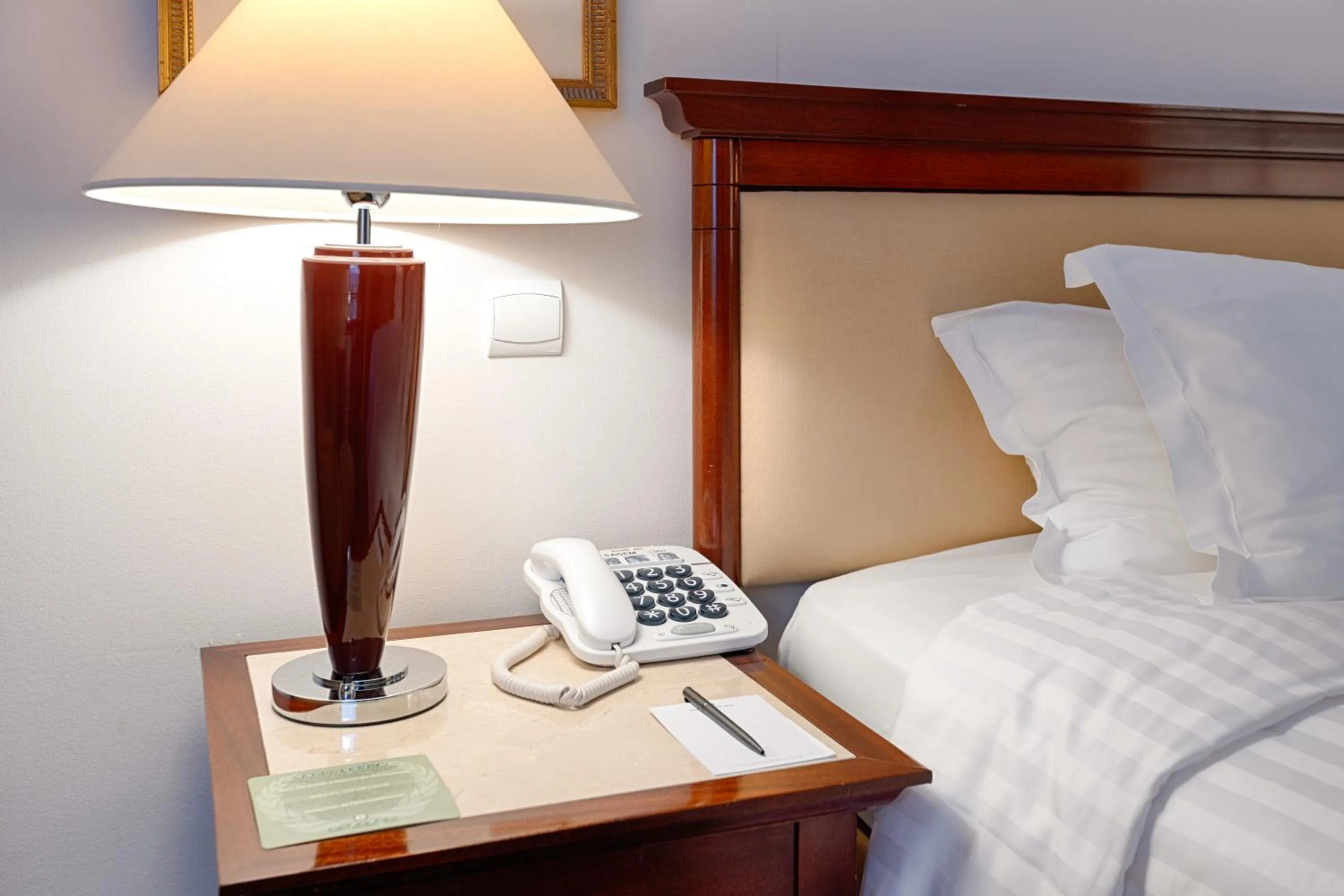 Bed in Occidental Paris Levallois