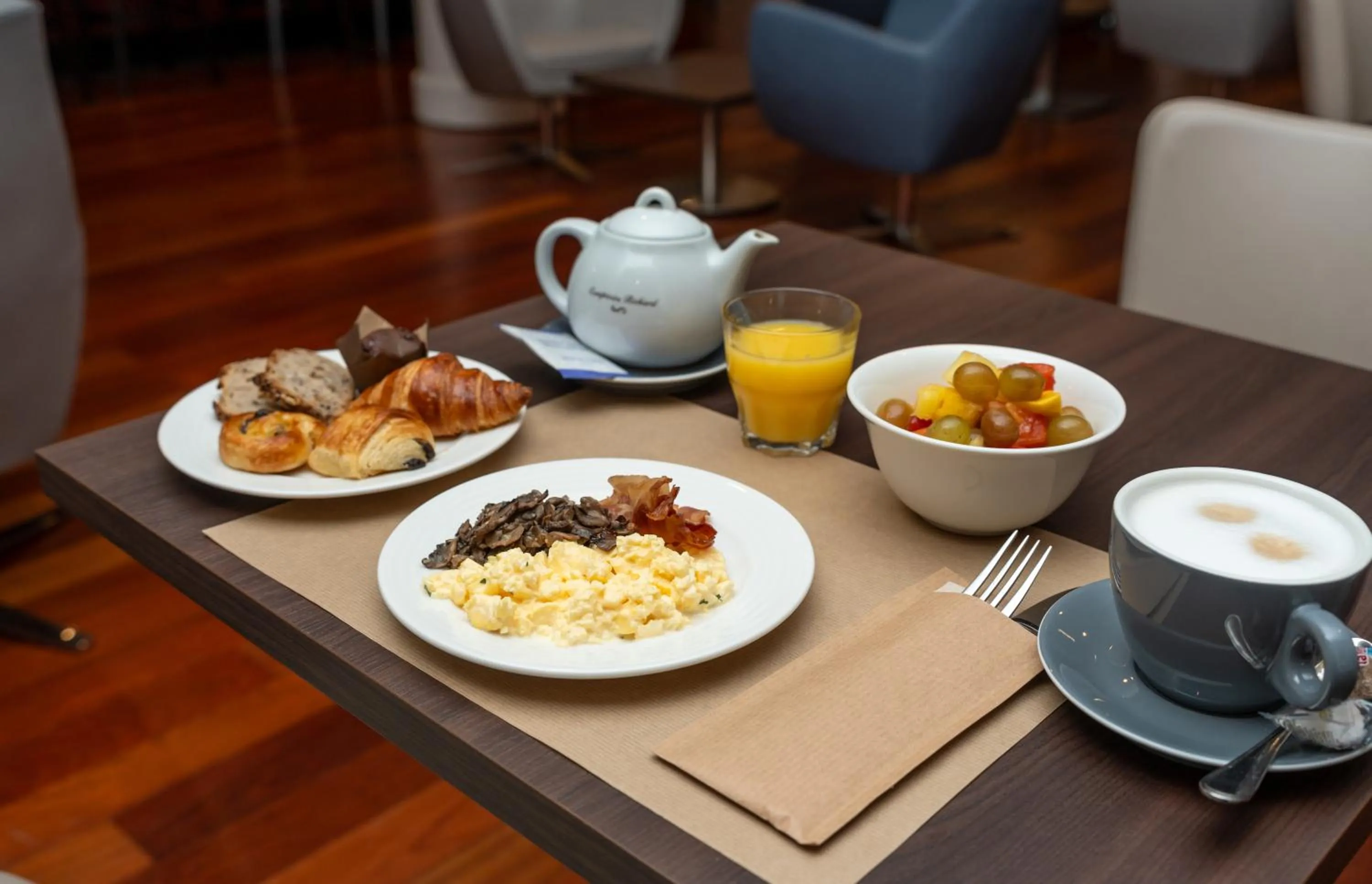 Food in Occidental Paris Levallois