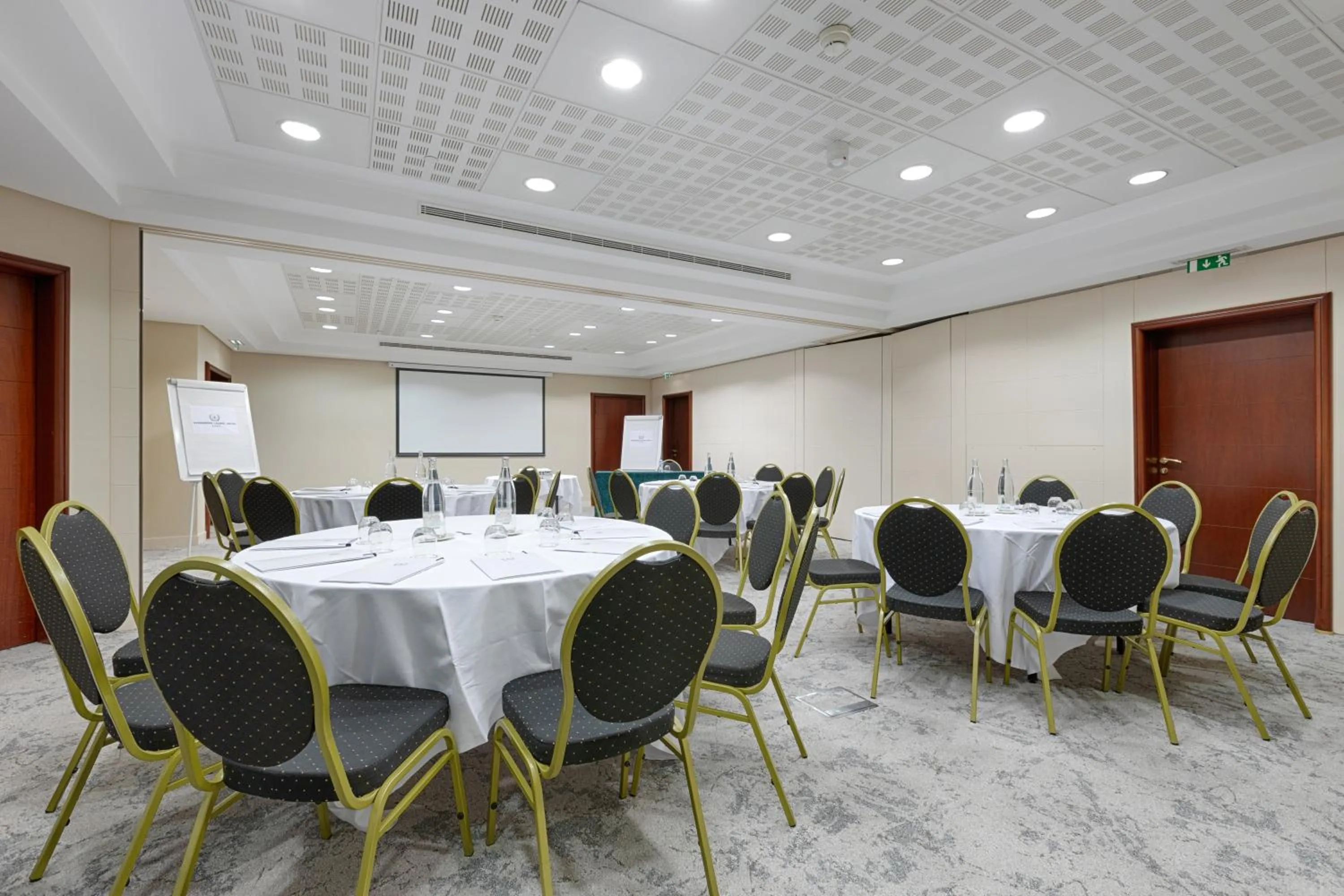 Meeting/conference room in Evergreen Laurel Hotel