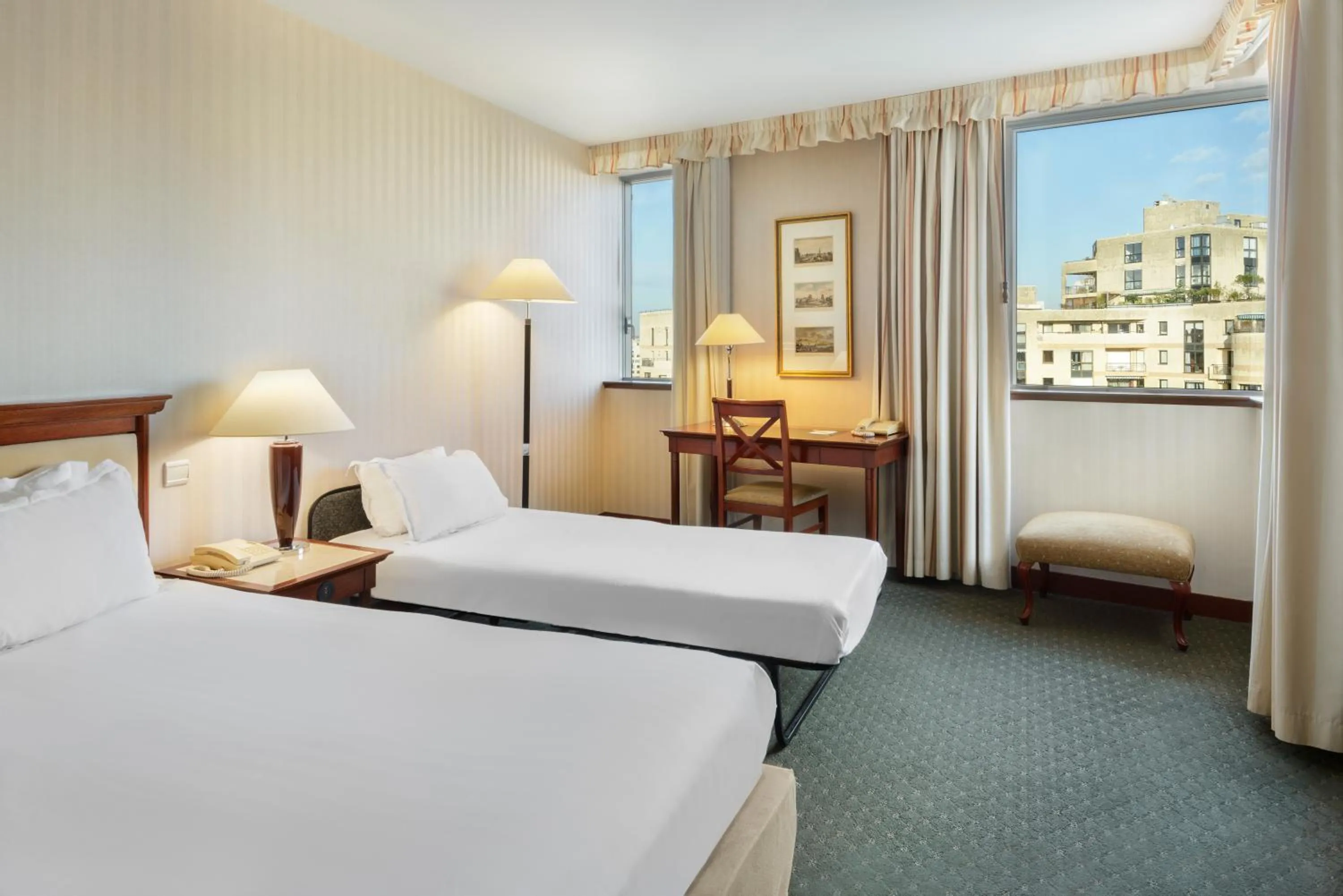 Bed in Occidental Paris Levallois