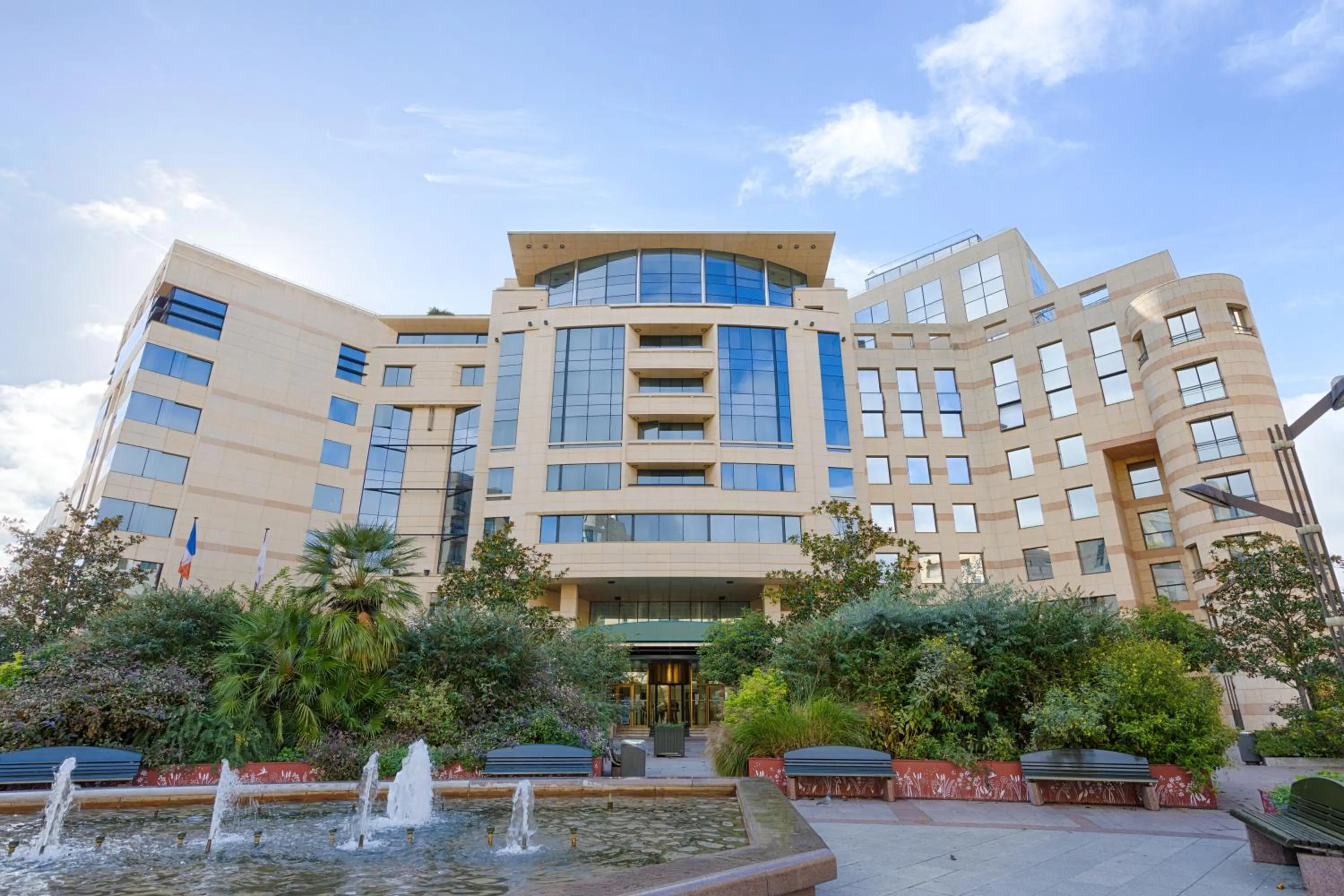 Property building in Occidental Paris Levallois