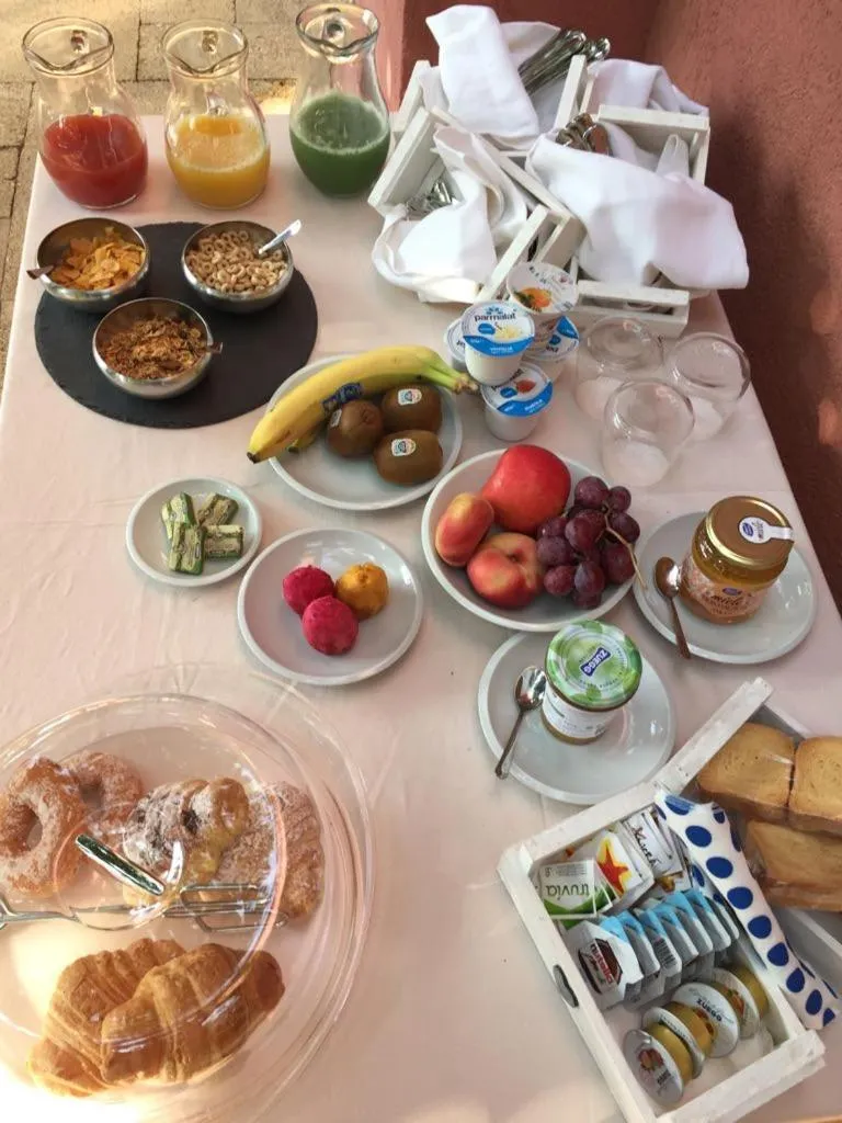 Buffet breakfast in Casa Realia