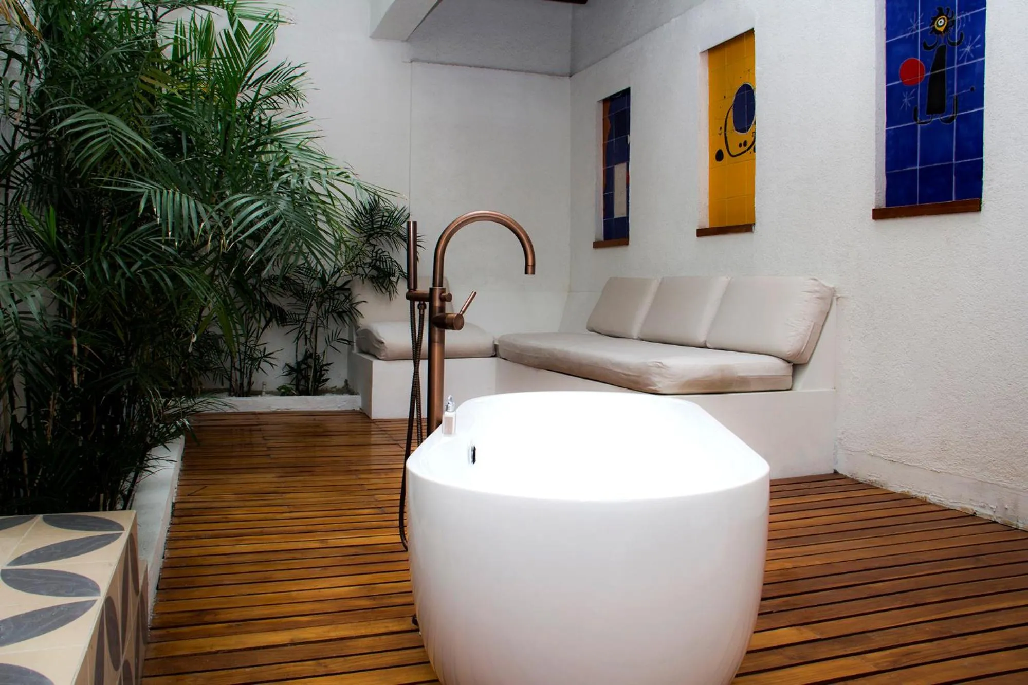 Living room in Country International Hotel