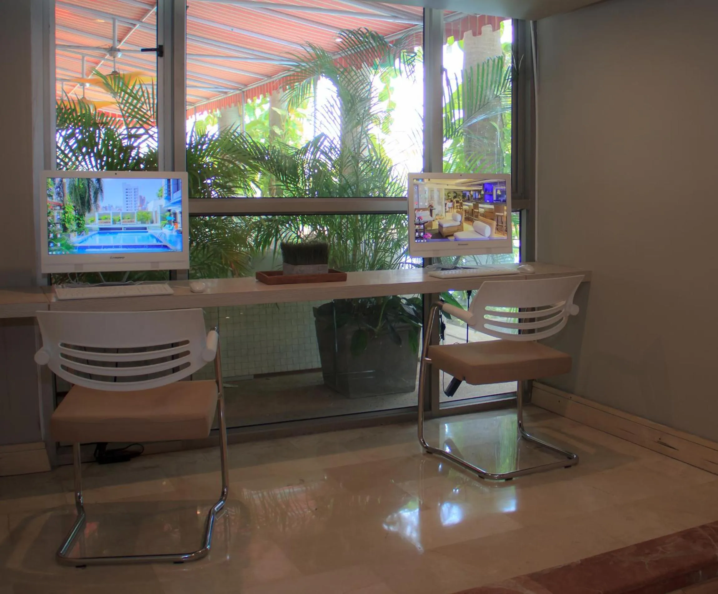 Business facilities in Country International Hotel