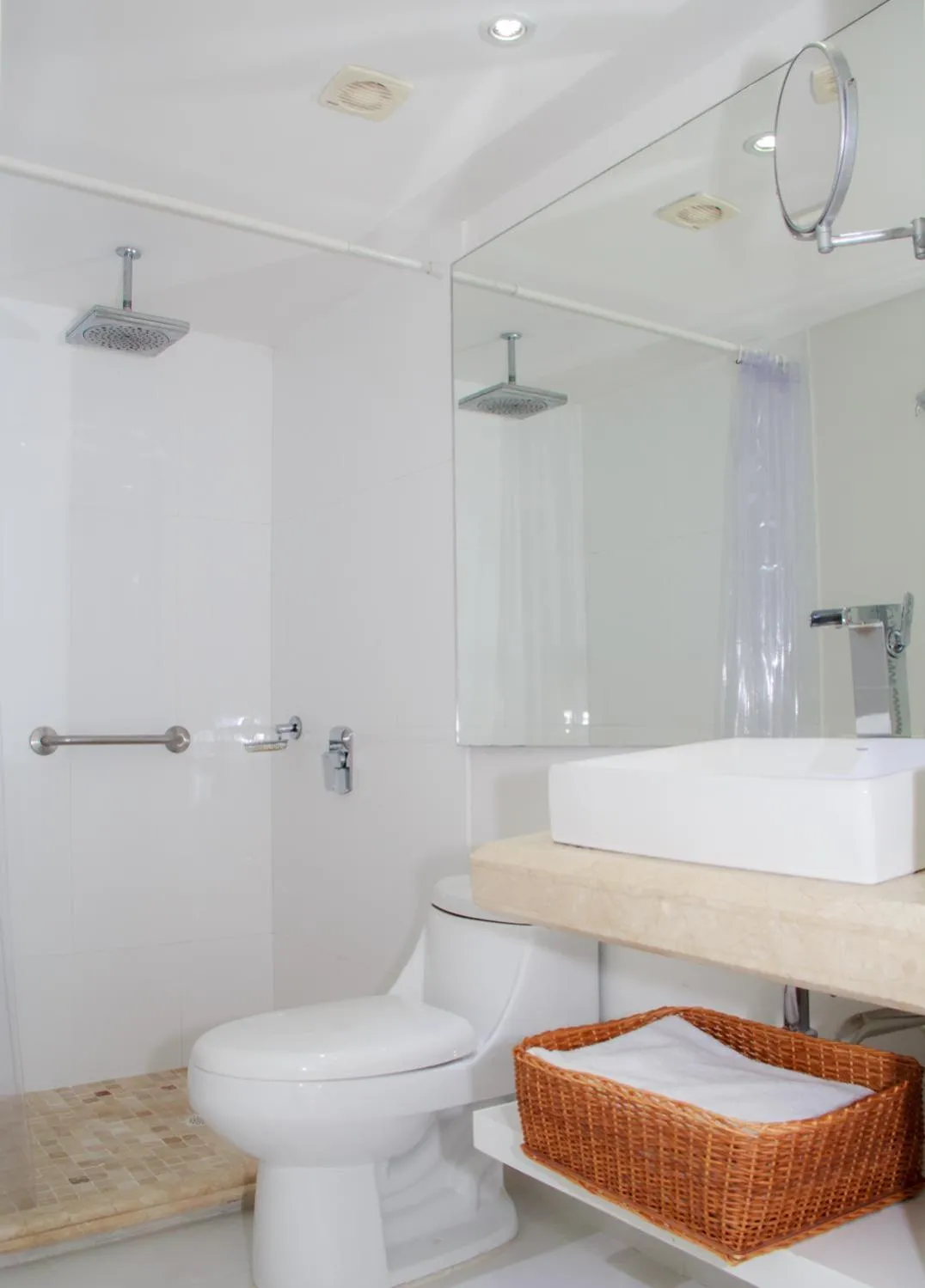 Bathroom in Country International Hotel