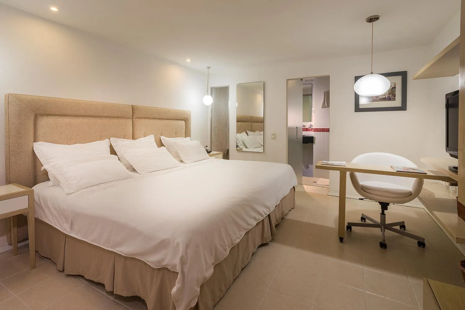 Photo of the whole room, Bed in Country International Hotel