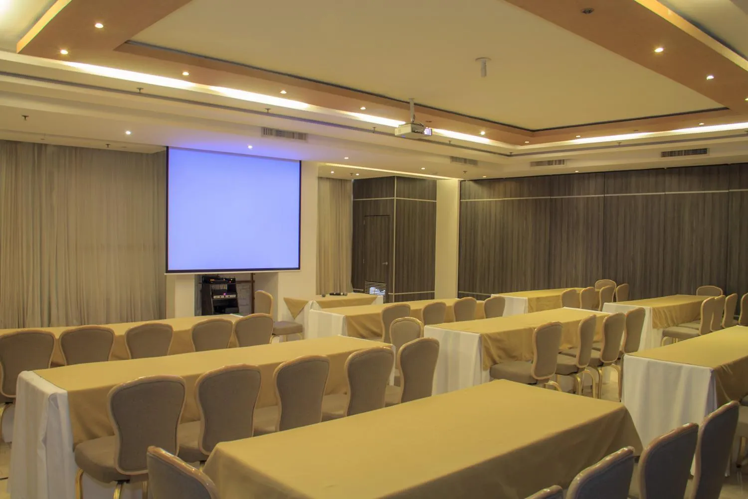 Meeting/conference room in Country International Hotel
