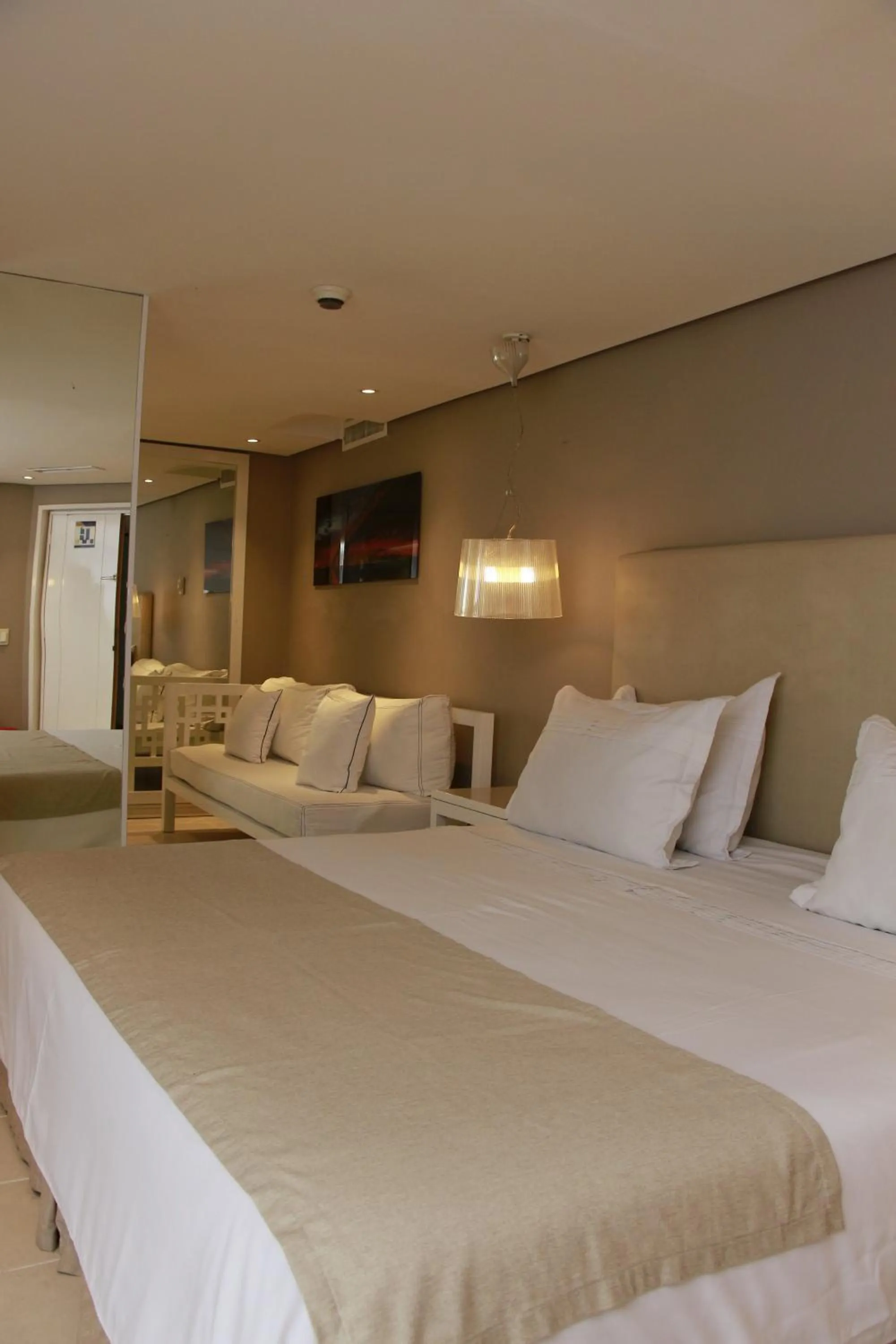 Photo of the whole room, Bed in Country International Hotel