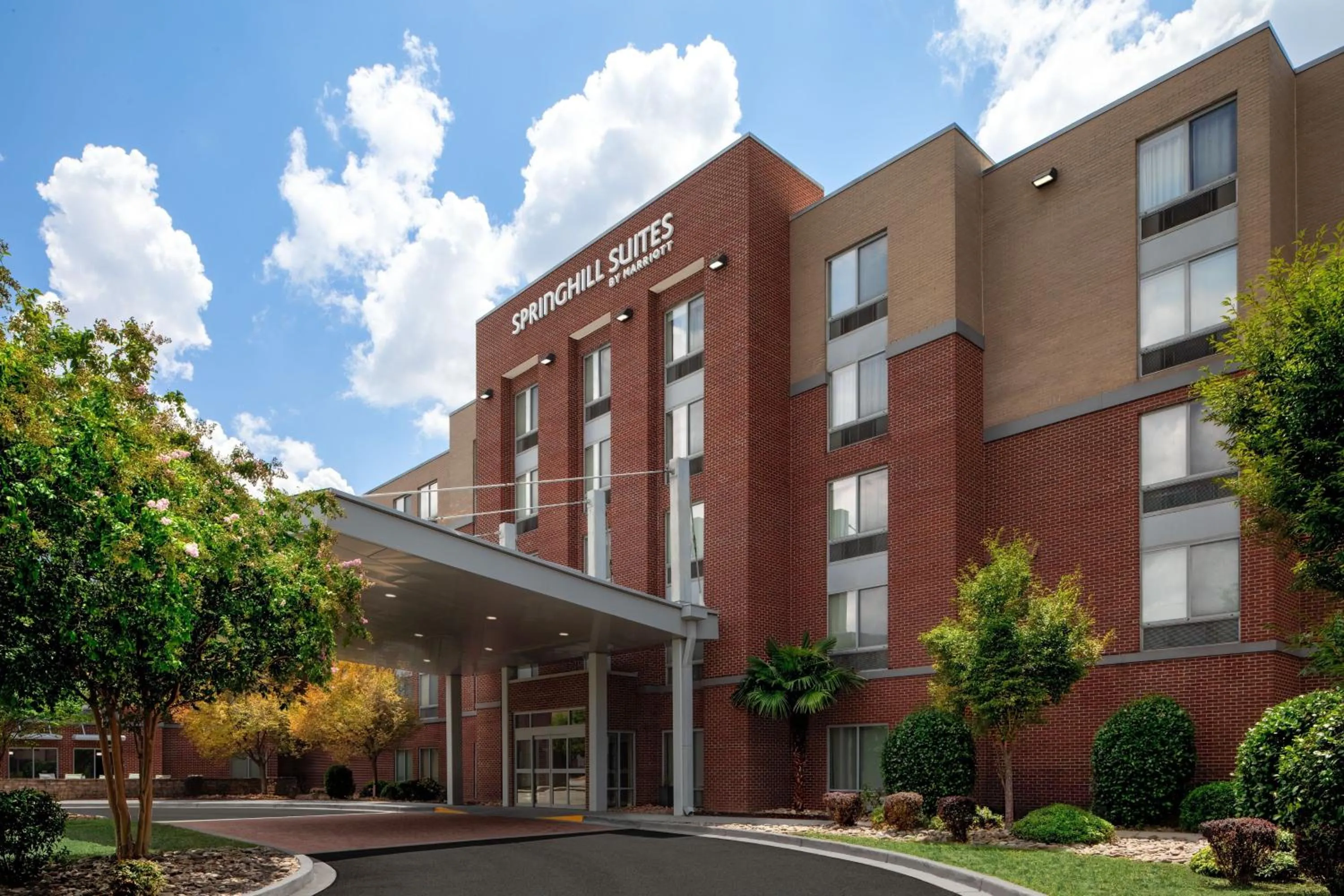 Property building in SpringHill Suites Columbia Downtown The Vista