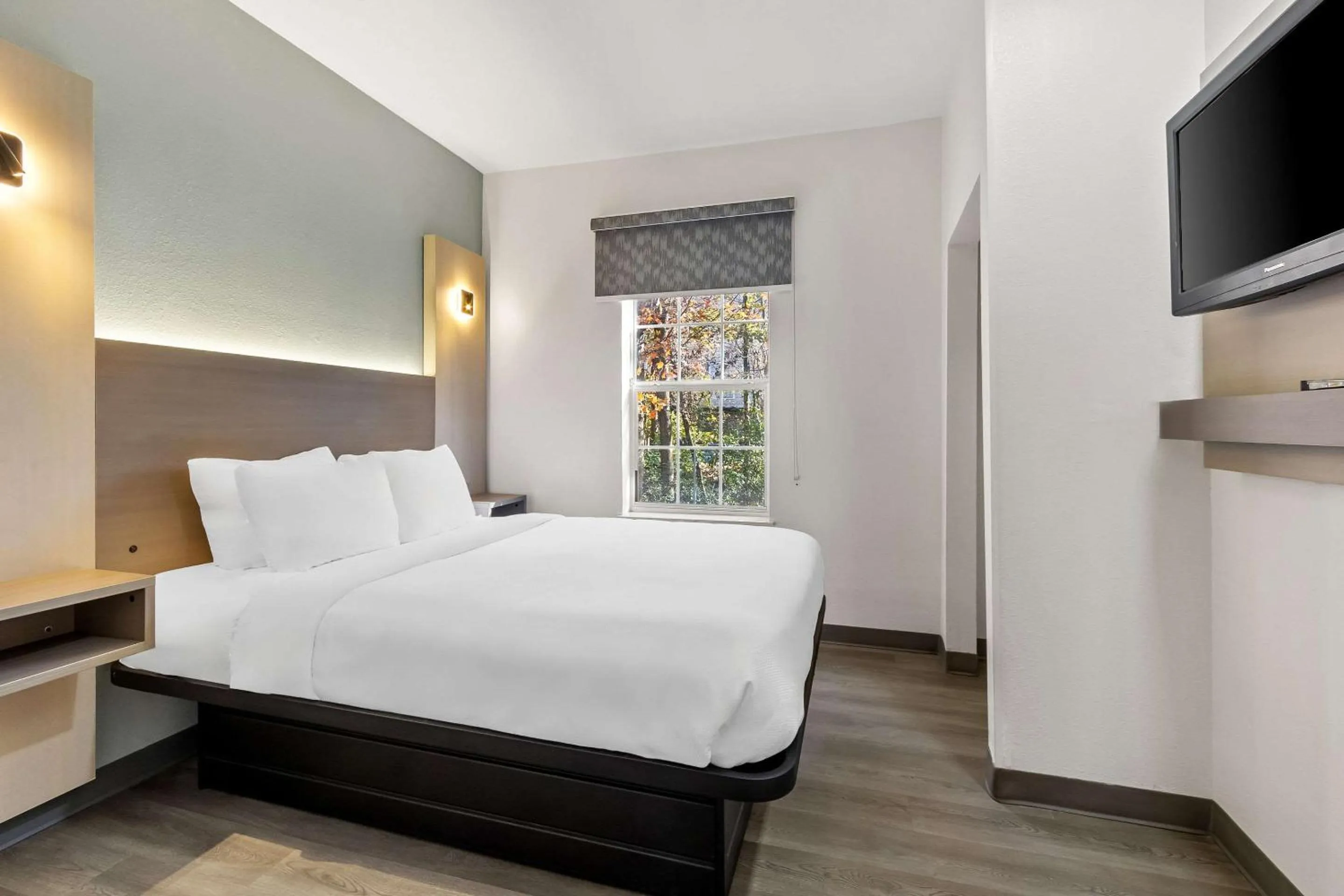 Bedroom, Bed in MainStay Suites Columbia Harbison