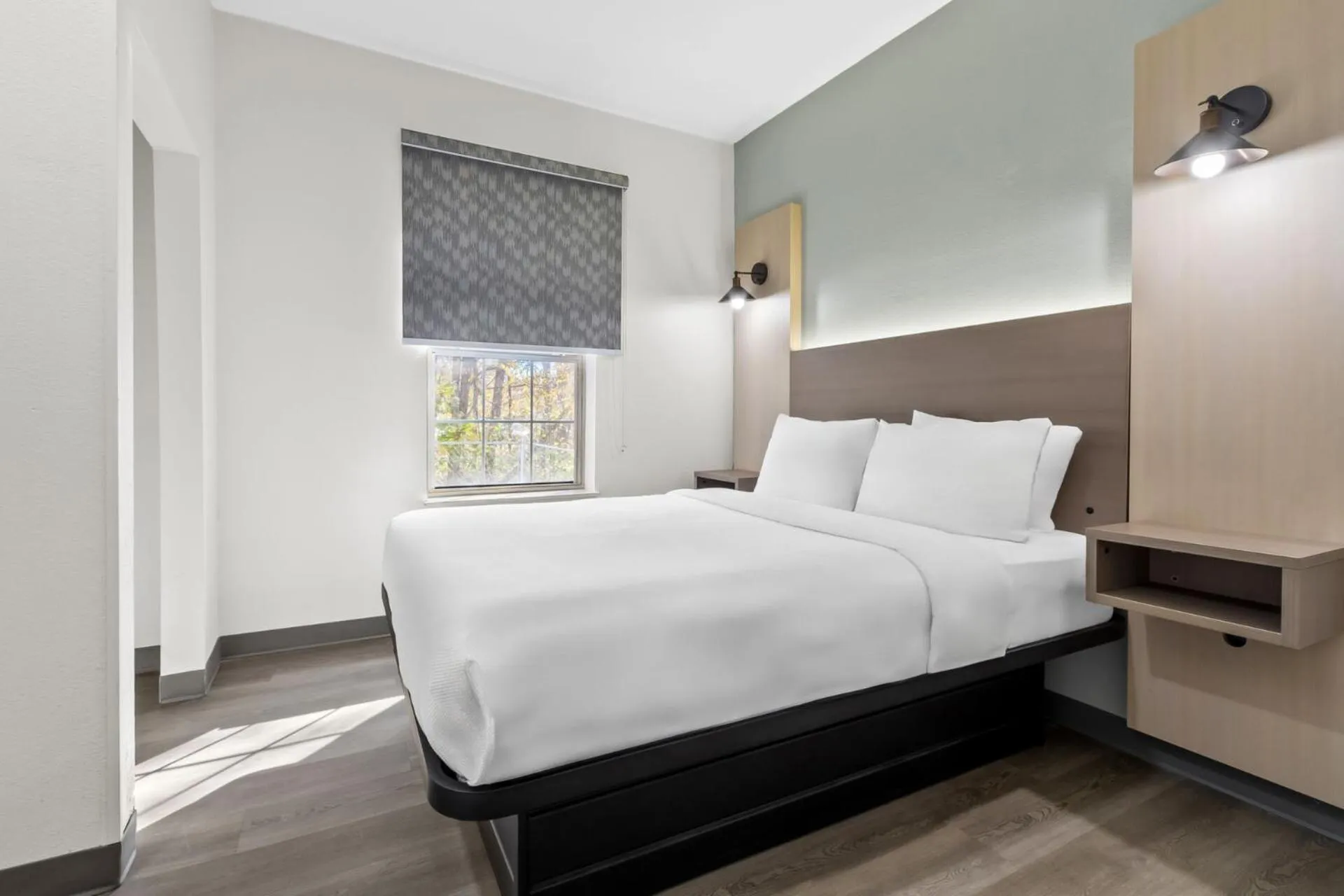 Bed in MainStay Suites Columbia Harbison