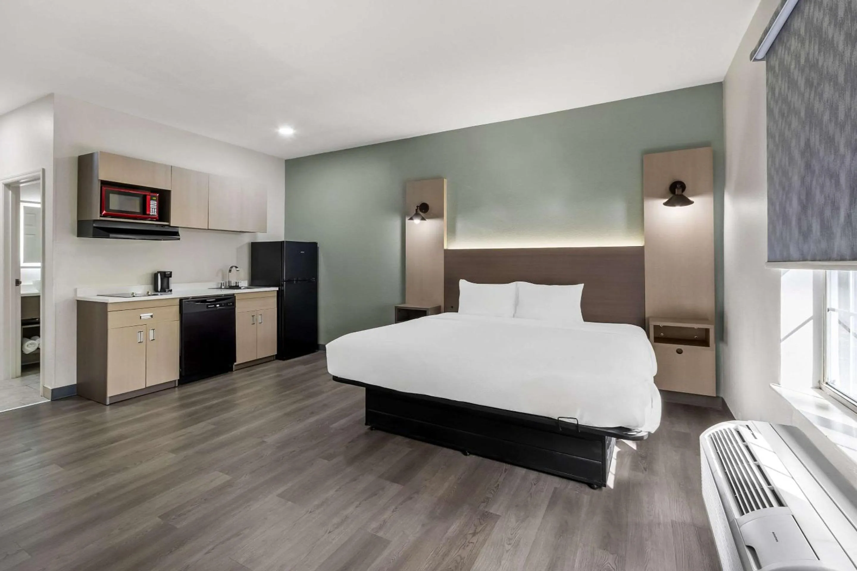 Bedroom, Bed in MainStay Suites Columbia Harbison