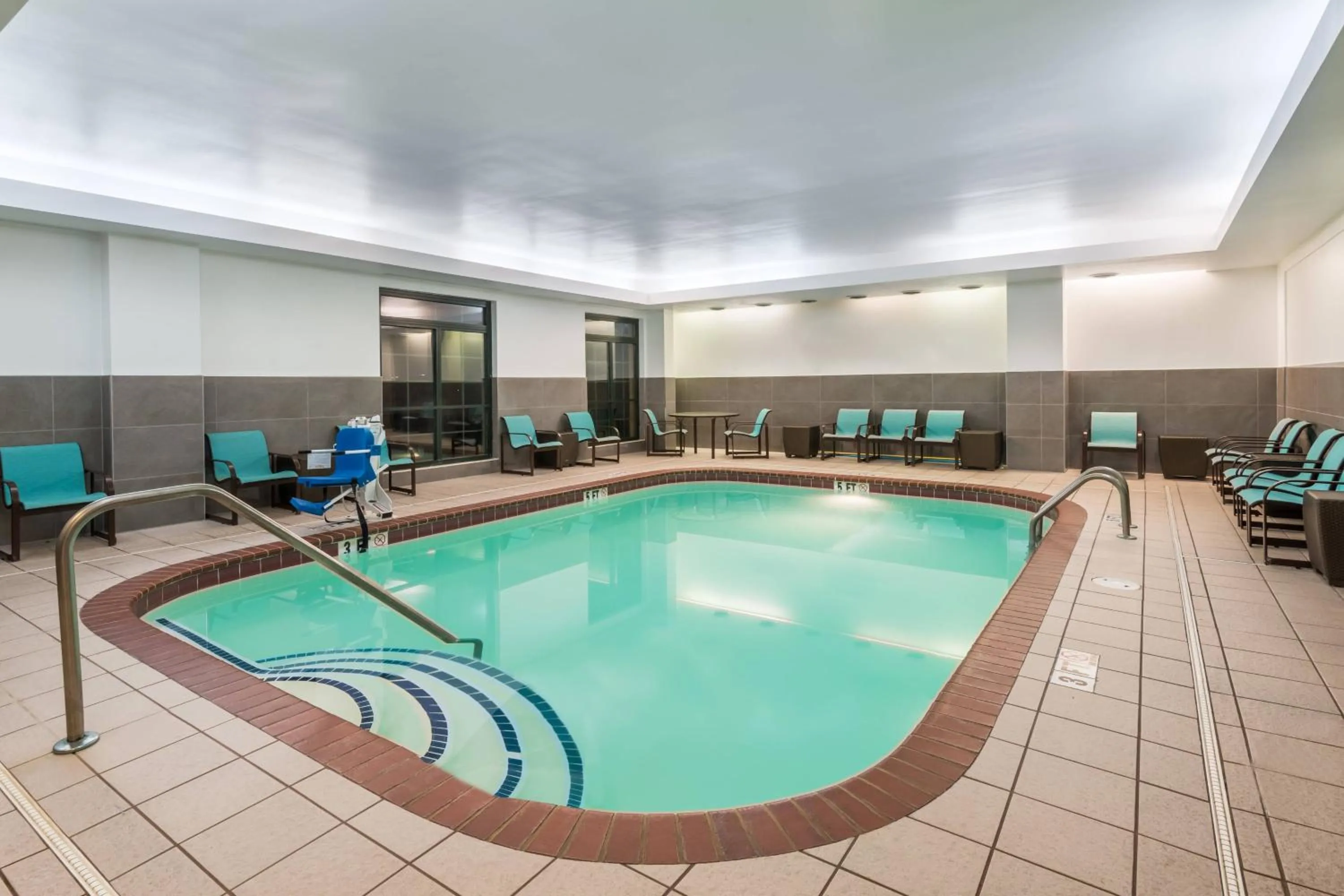 Swimming pool in Residence Inn Chattanooga Downtown