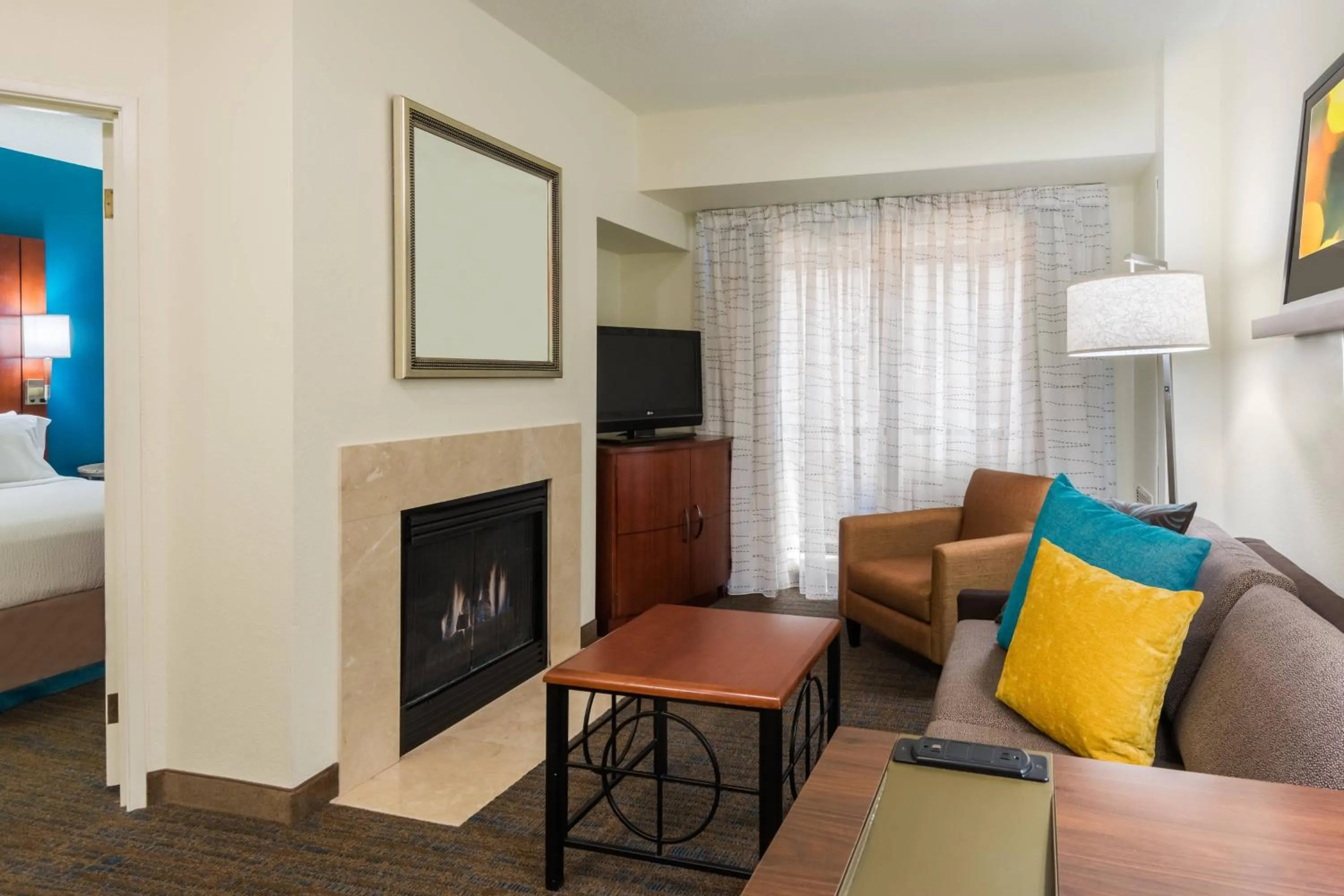 Living room, Bed in Residence Inn Chattanooga Downtown