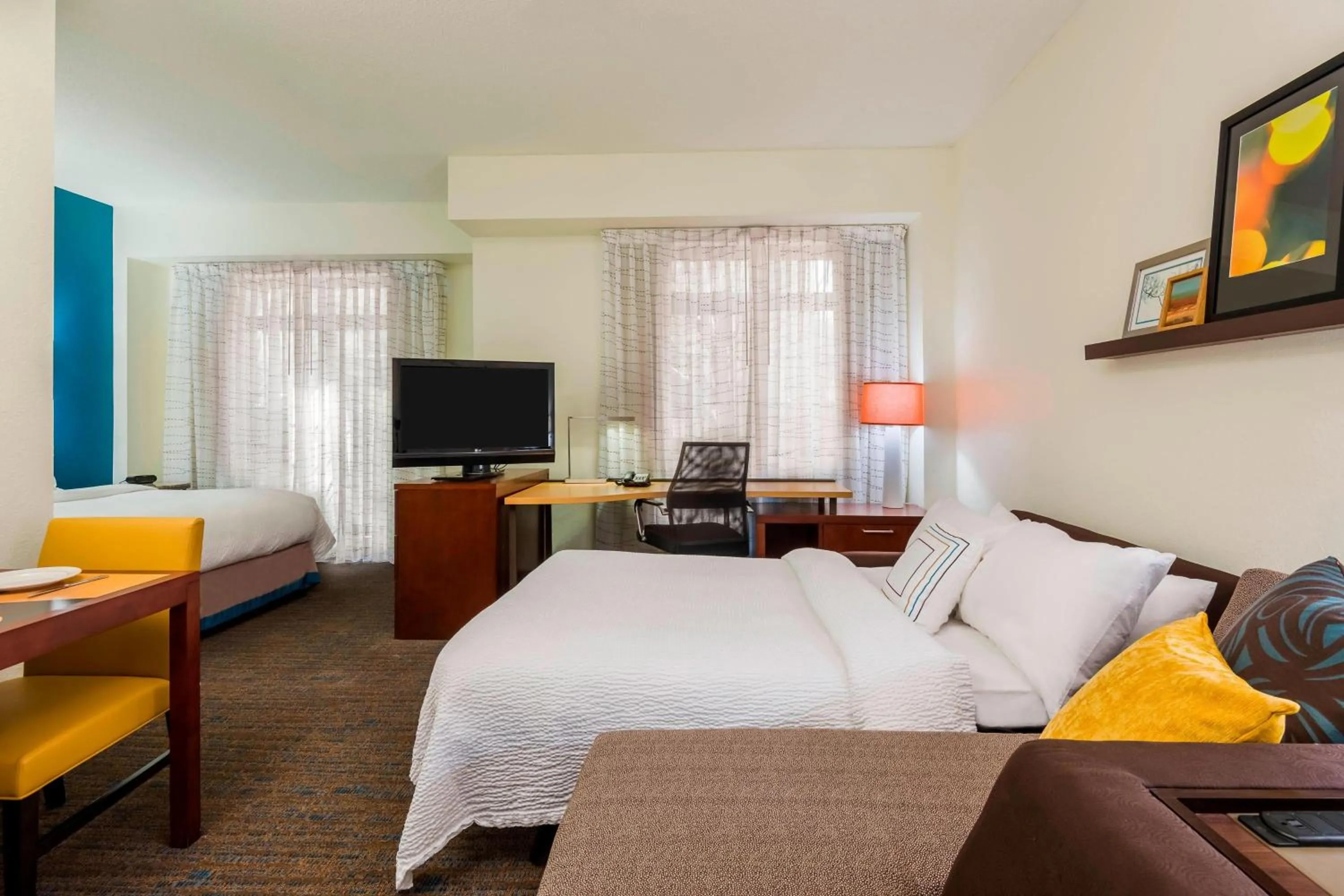 Photo of the whole room, Bed in Residence Inn Chattanooga Downtown