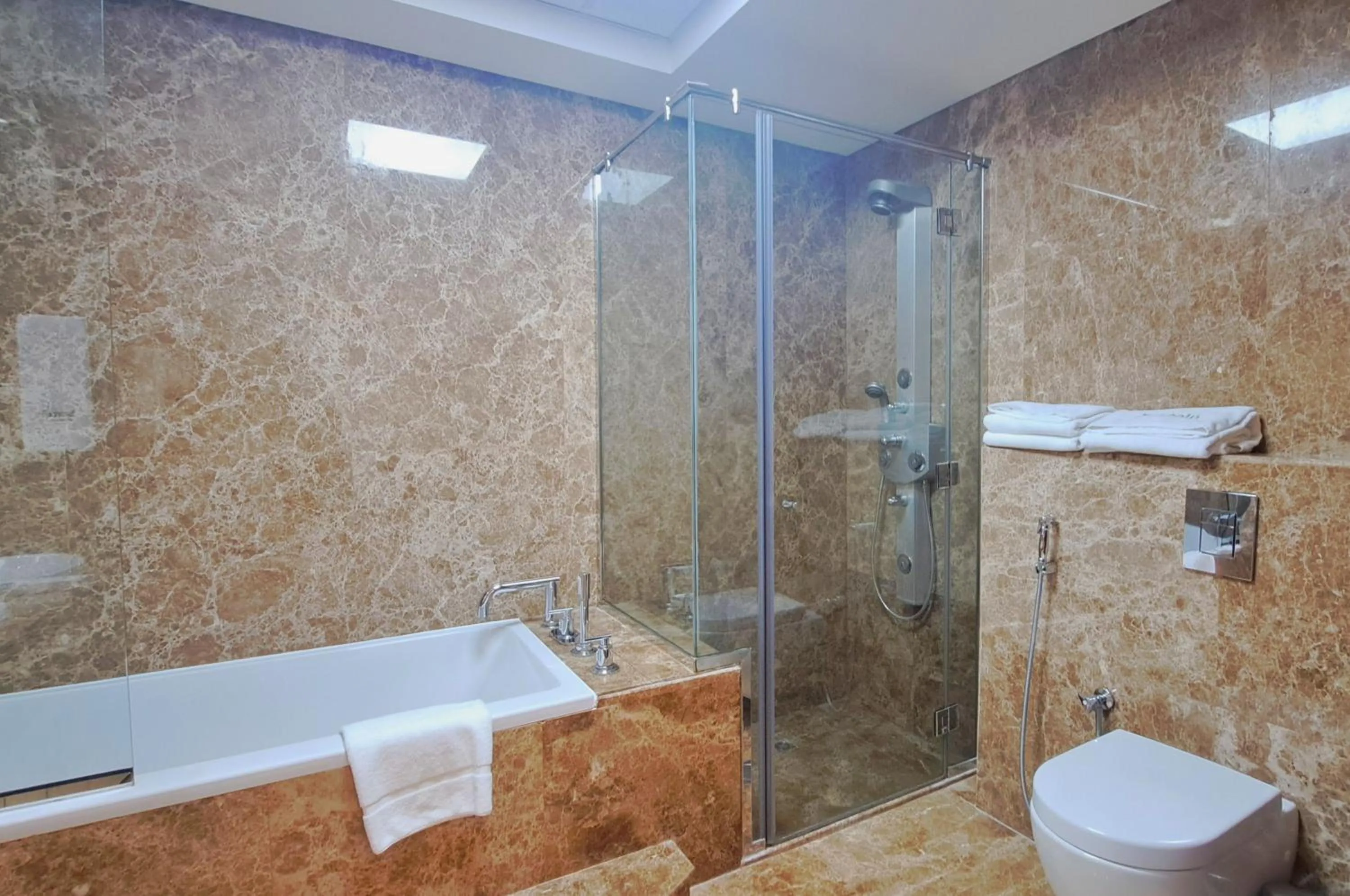 Shower in Barceló Residences Dubai Marina