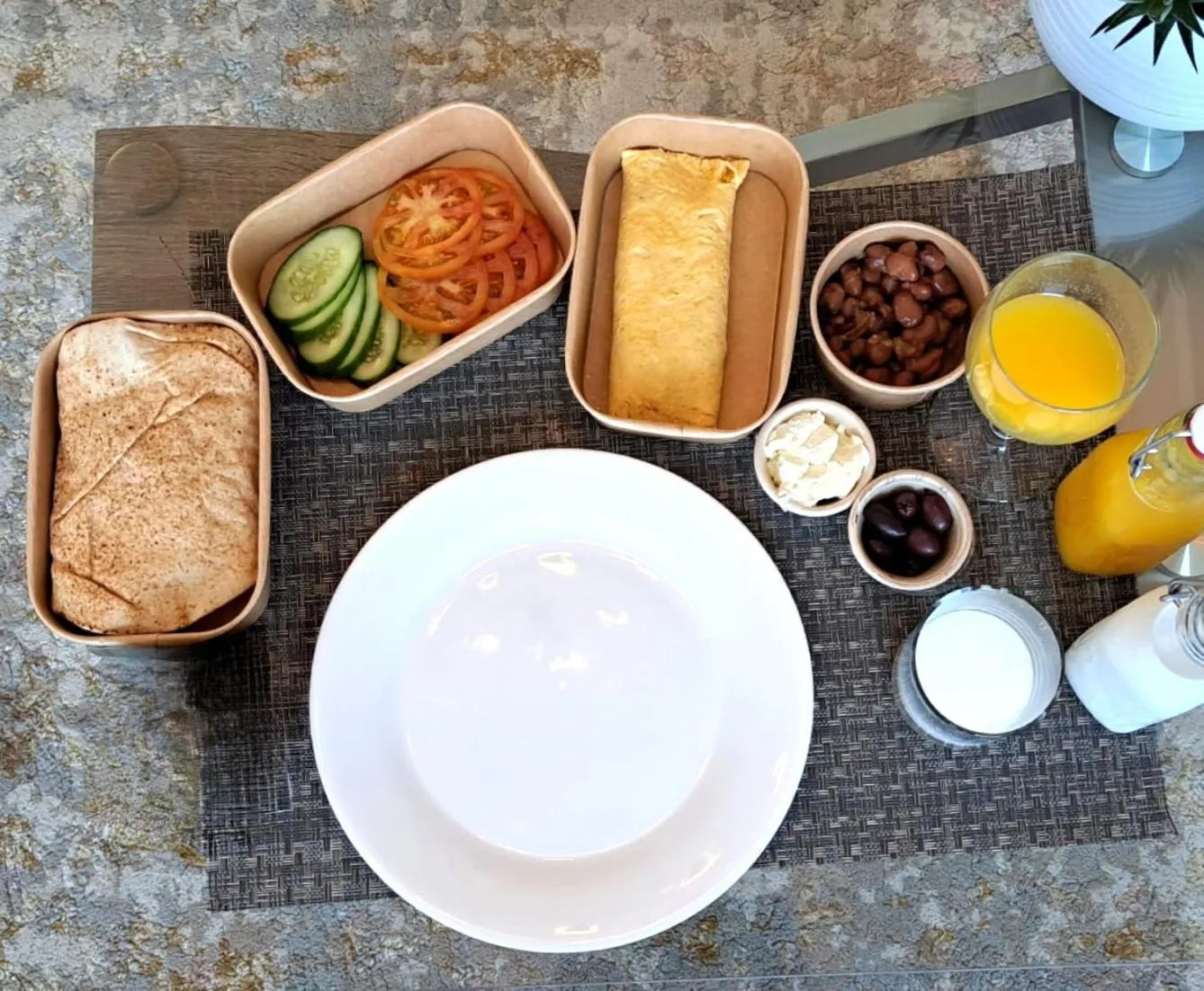 Breakfast in Barceló Residences Dubai Marina