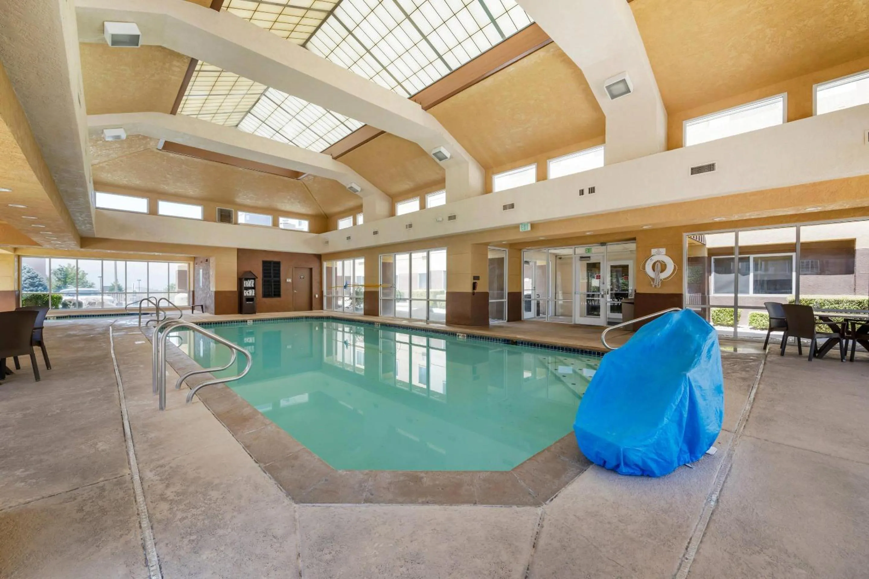 Swimming pool in Comfort Inn & Suites Orem - Provo