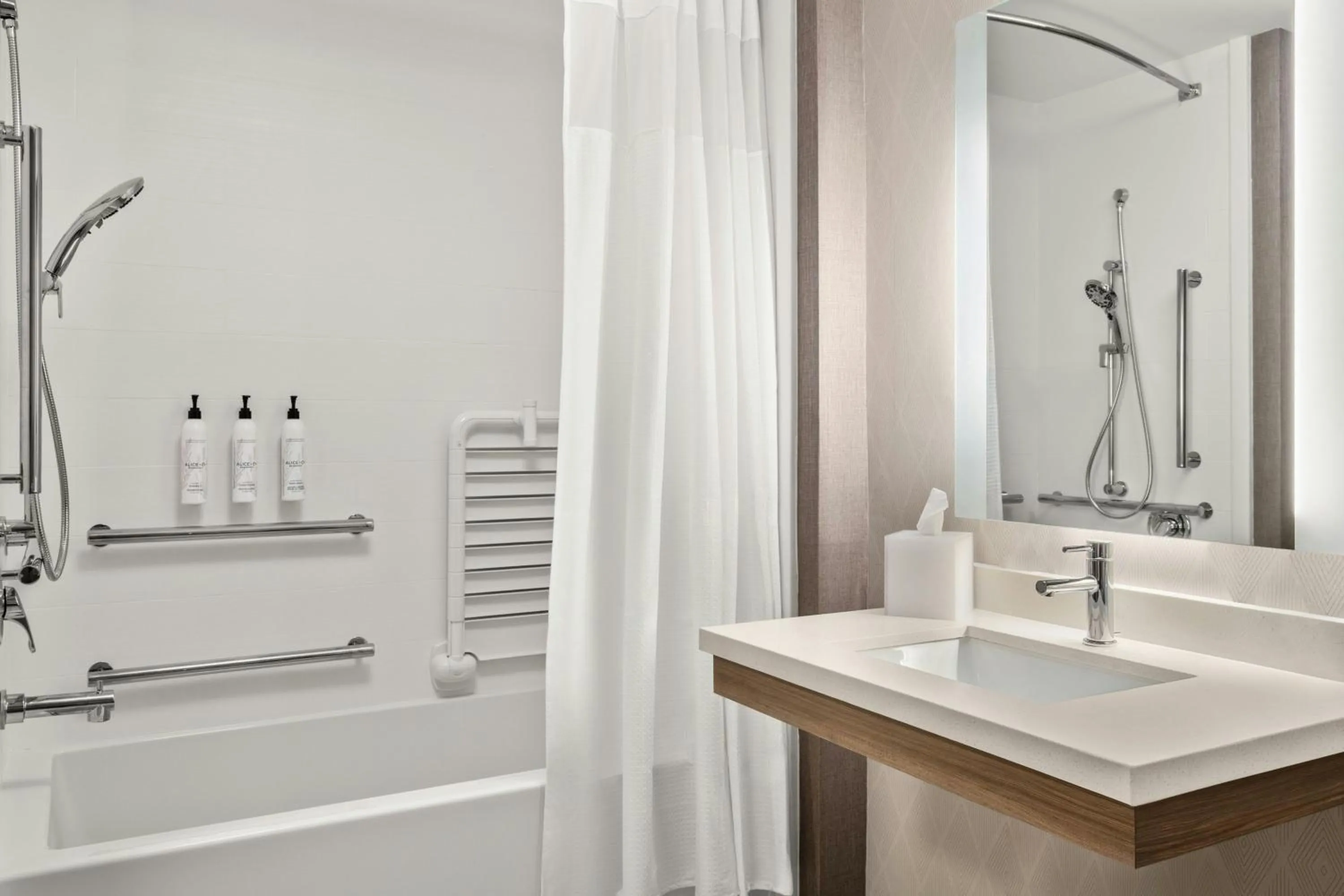 Bathroom in SpringHill Suites by Marriott Chicago Bolingbrook