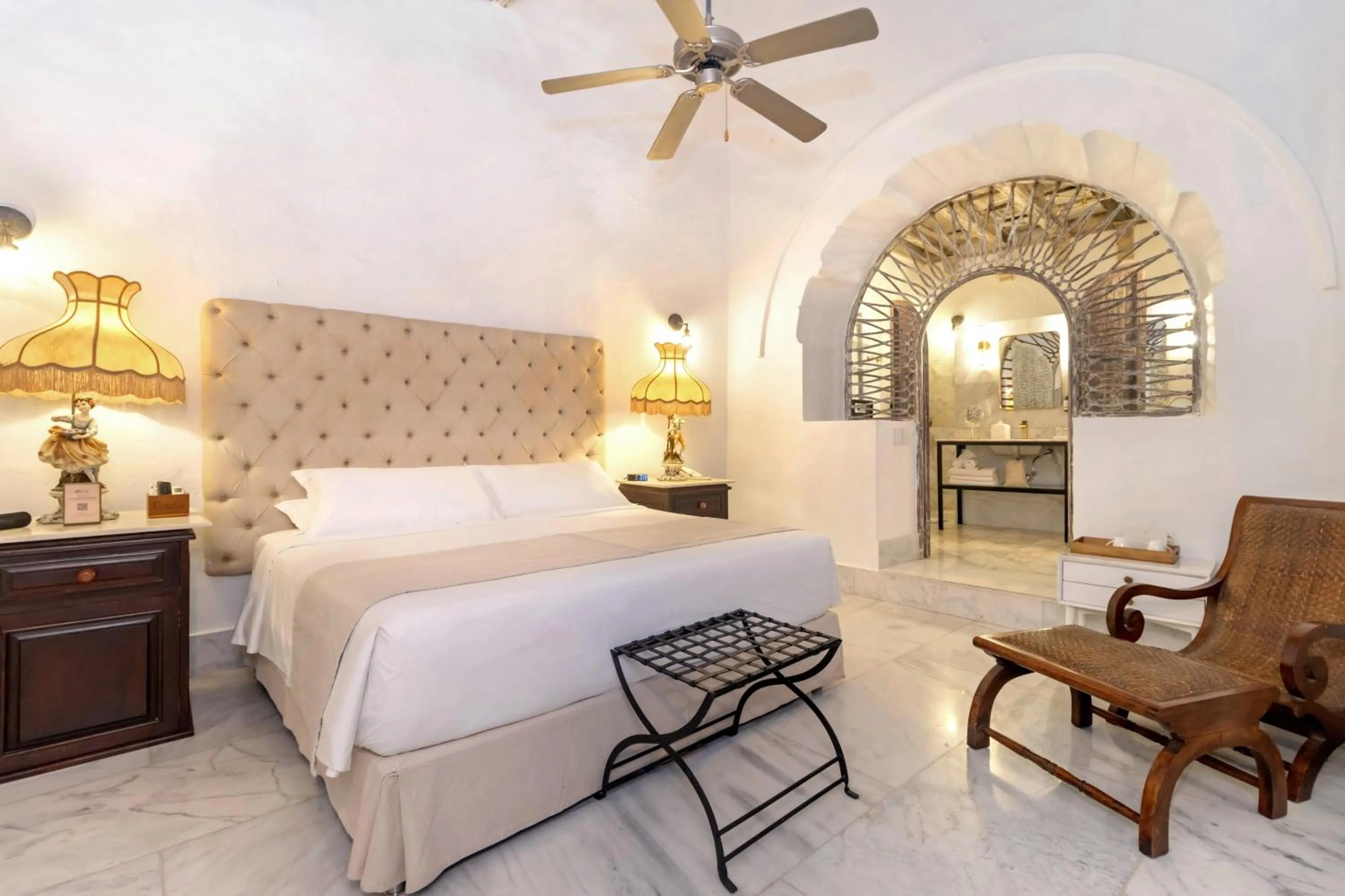 Bed in El Marques Hotel Boutique By GEH Suites