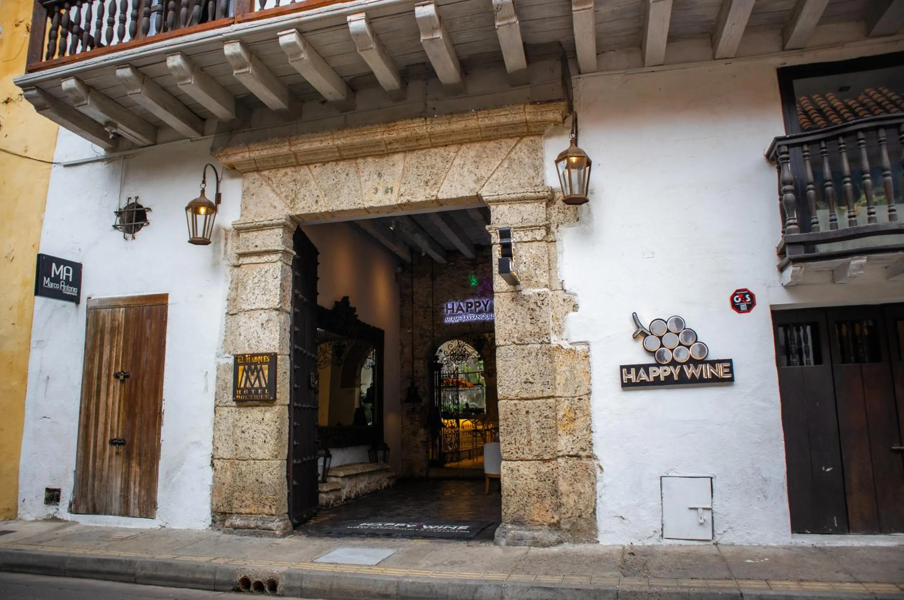 Facade/entrance in Hotel El Marqués