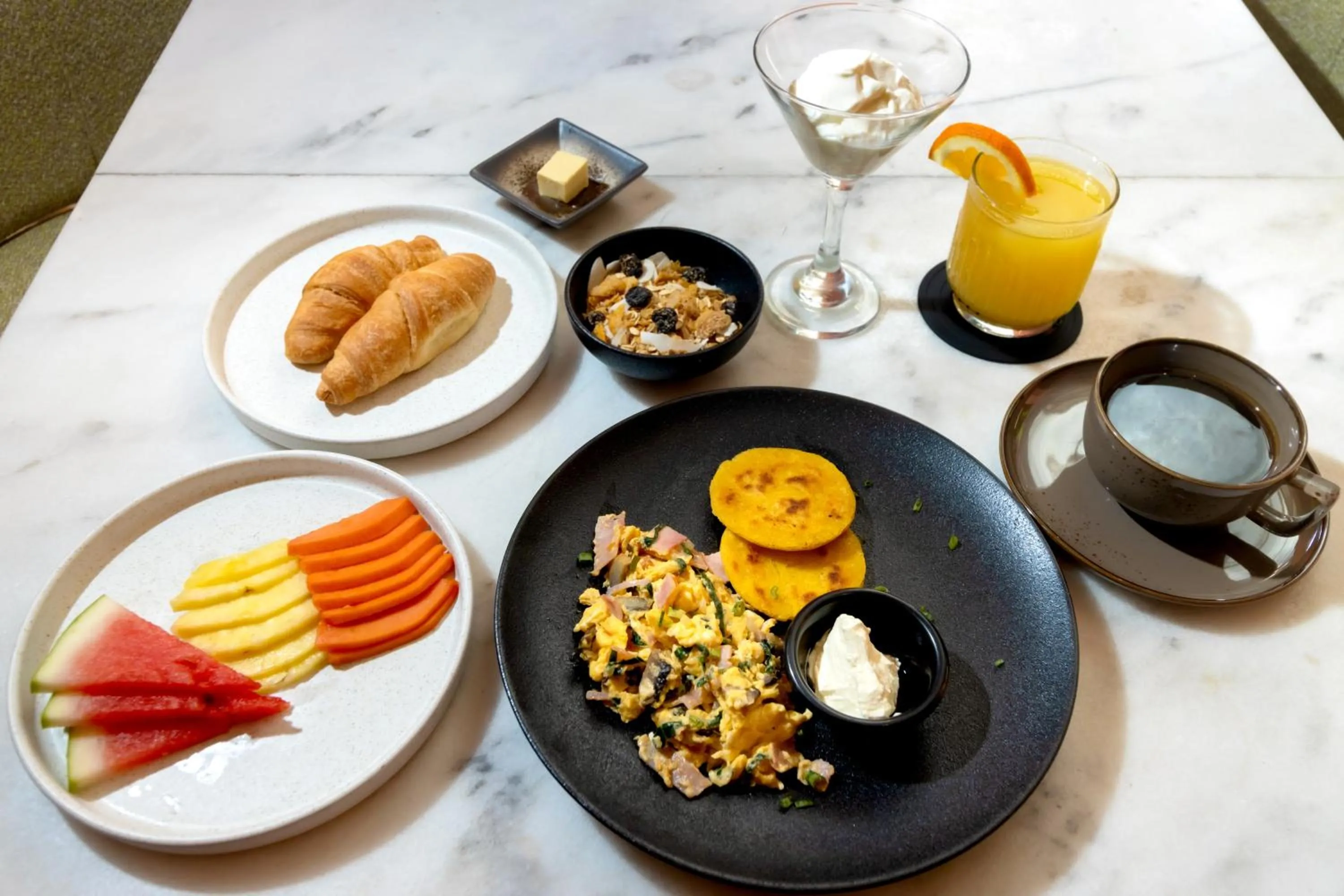 Food and drinks in El Marques Hotel Boutique By GEH Suites