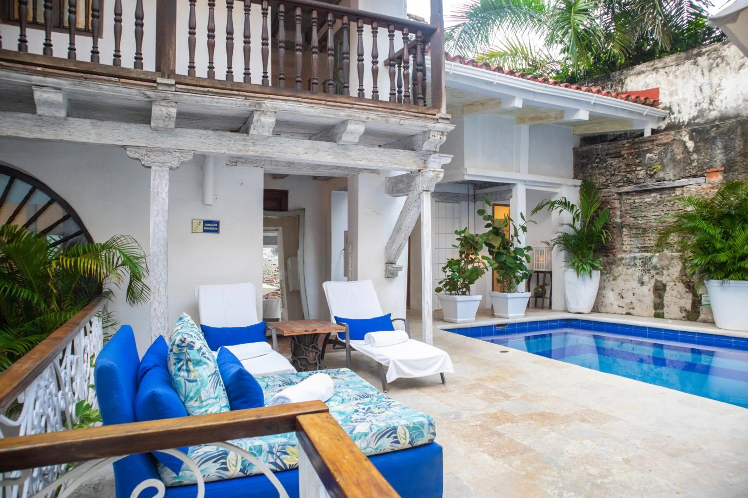 Swimming pool in Hotel El Marqués