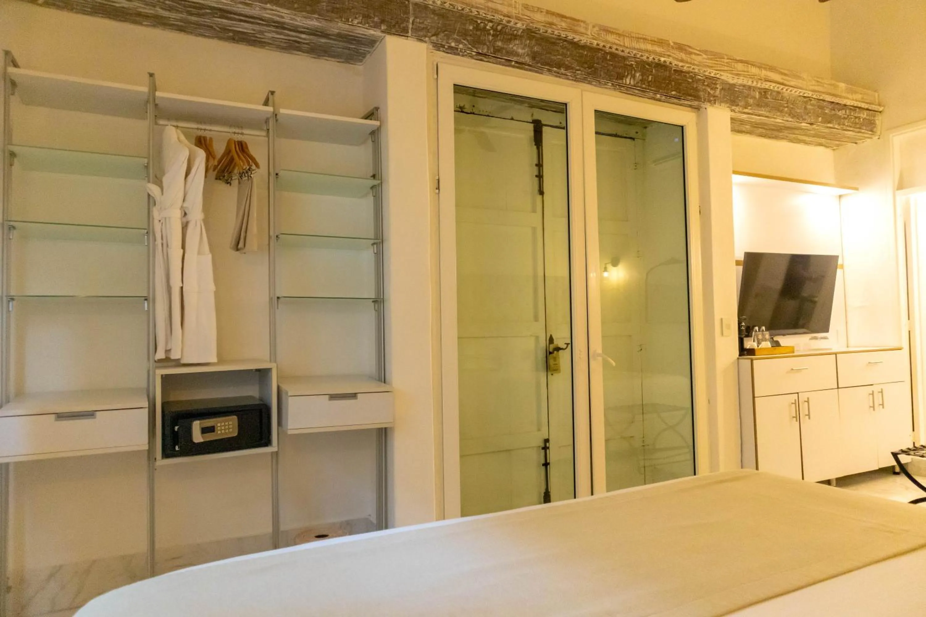 TV and multimedia in Hotel El Marqués