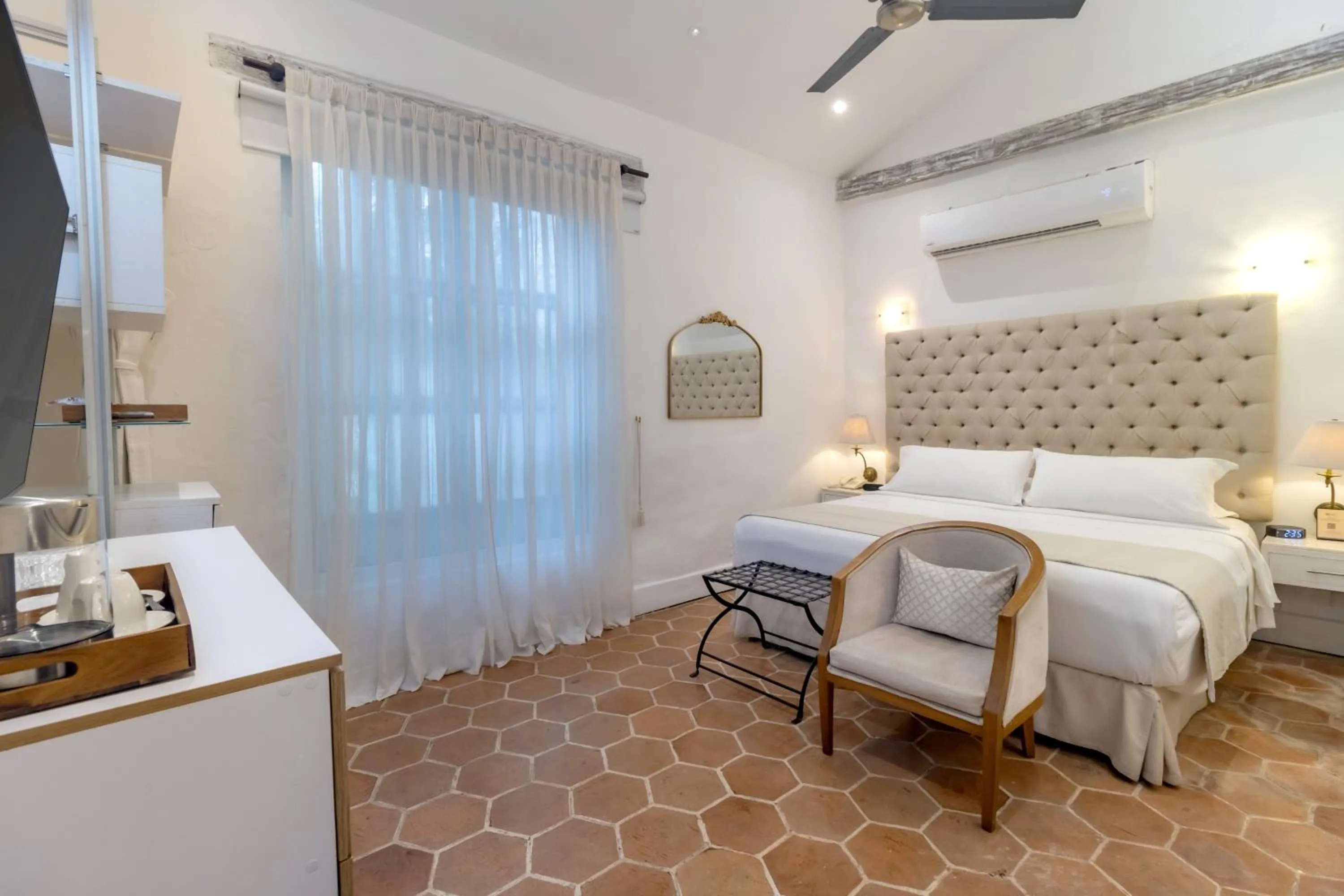 Bed in El Marques Hotel Boutique By GEH Suites