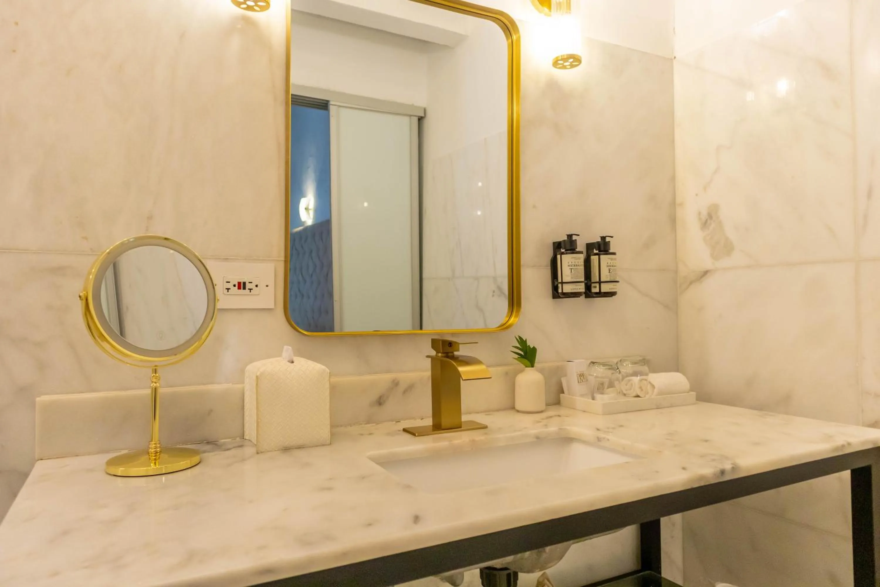 Bathroom in Hotel El Marqués