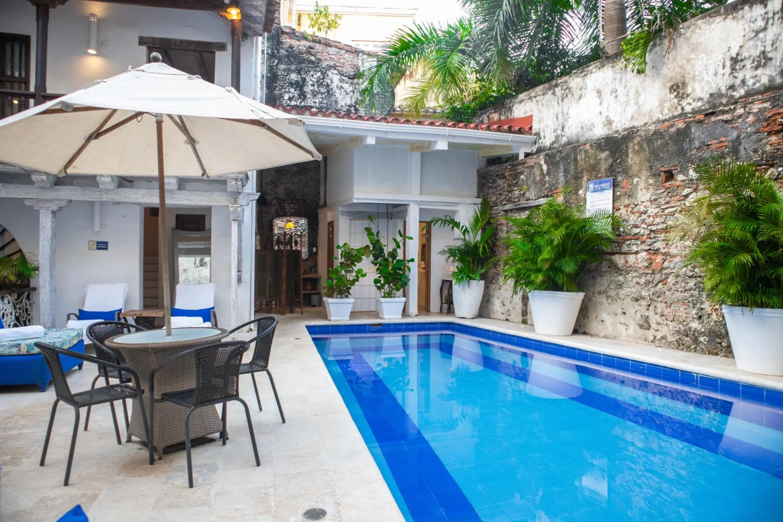 Pool view in Hotel El Marqués