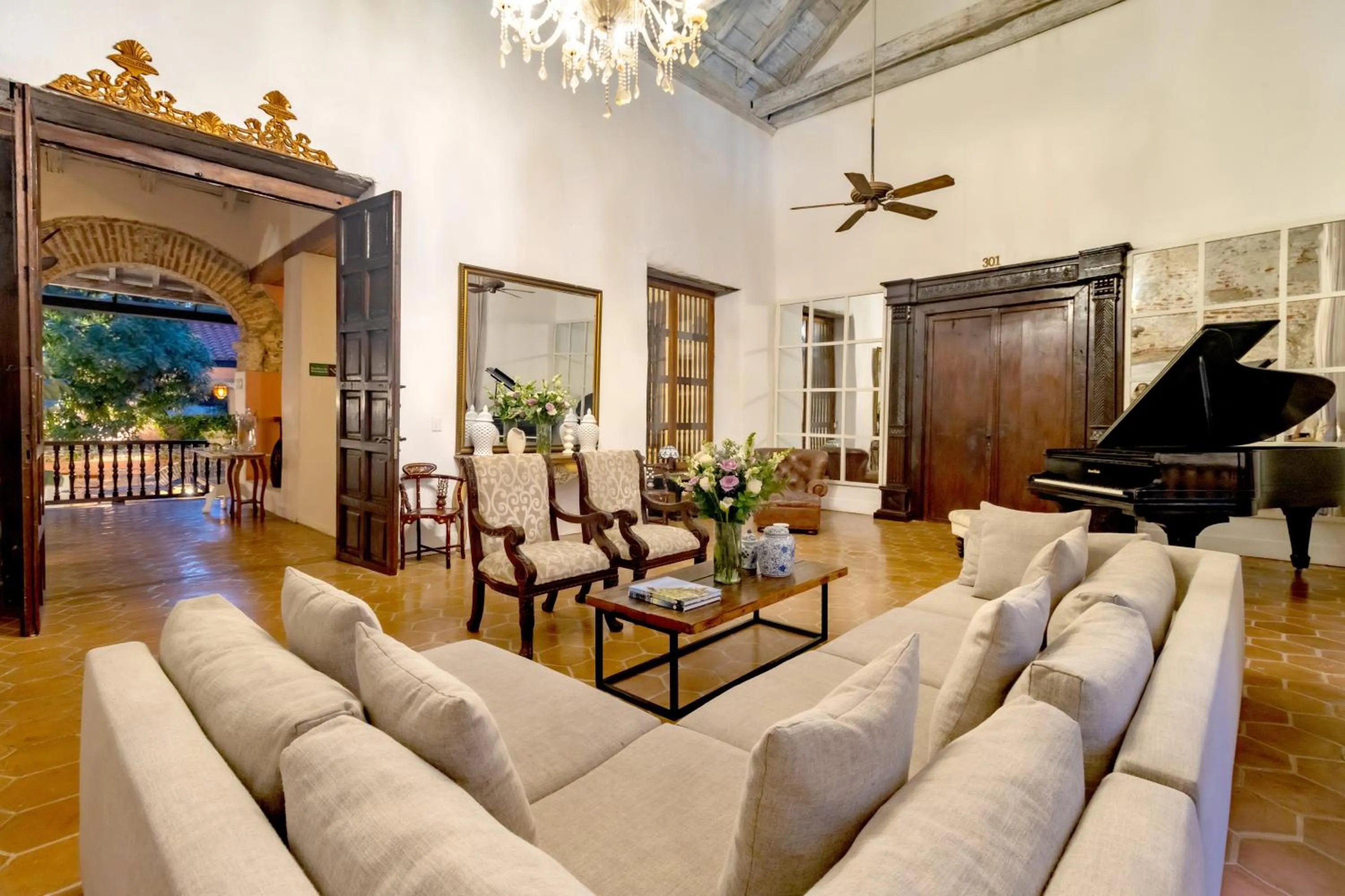 Living room in El Marques Hotel Boutique By GEH Suites