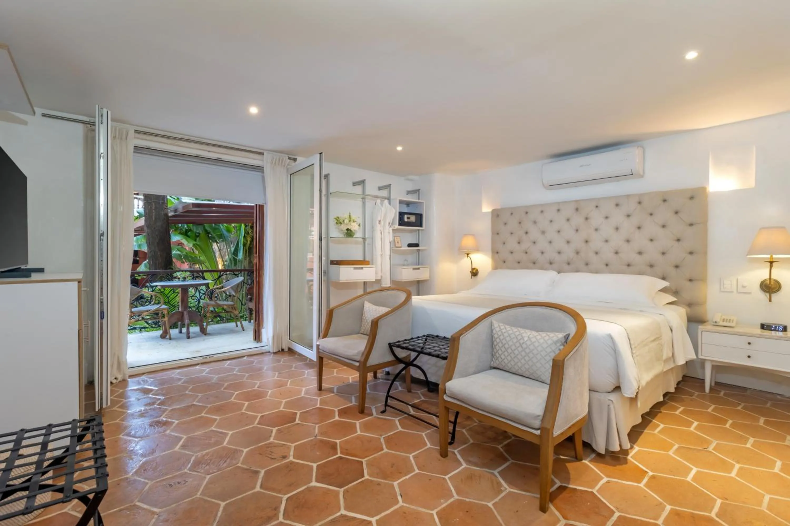 Bed in El Marques Hotel Boutique By GEH Suites