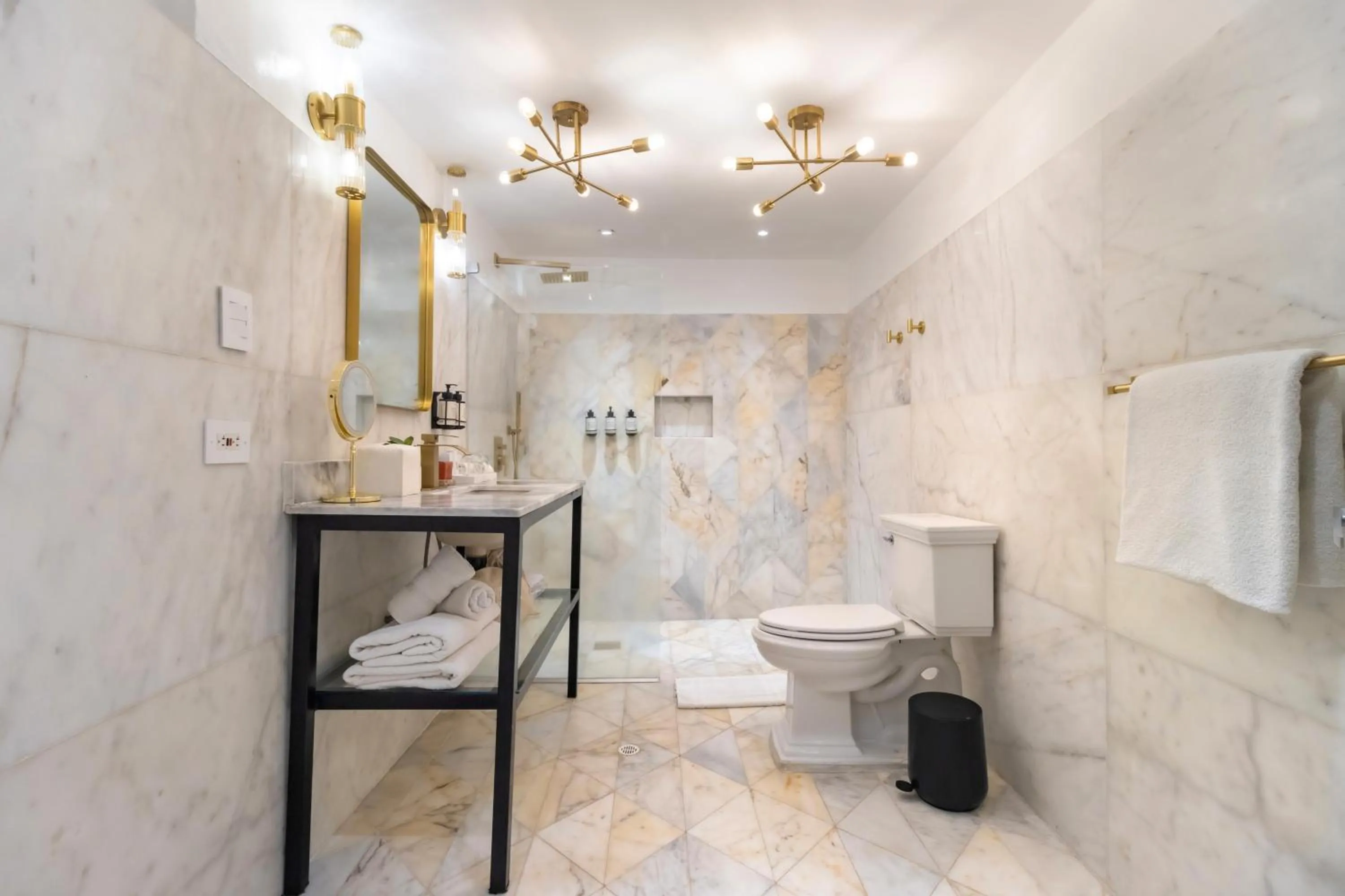 Bathroom in El Marques Hotel Boutique By GEH Suites