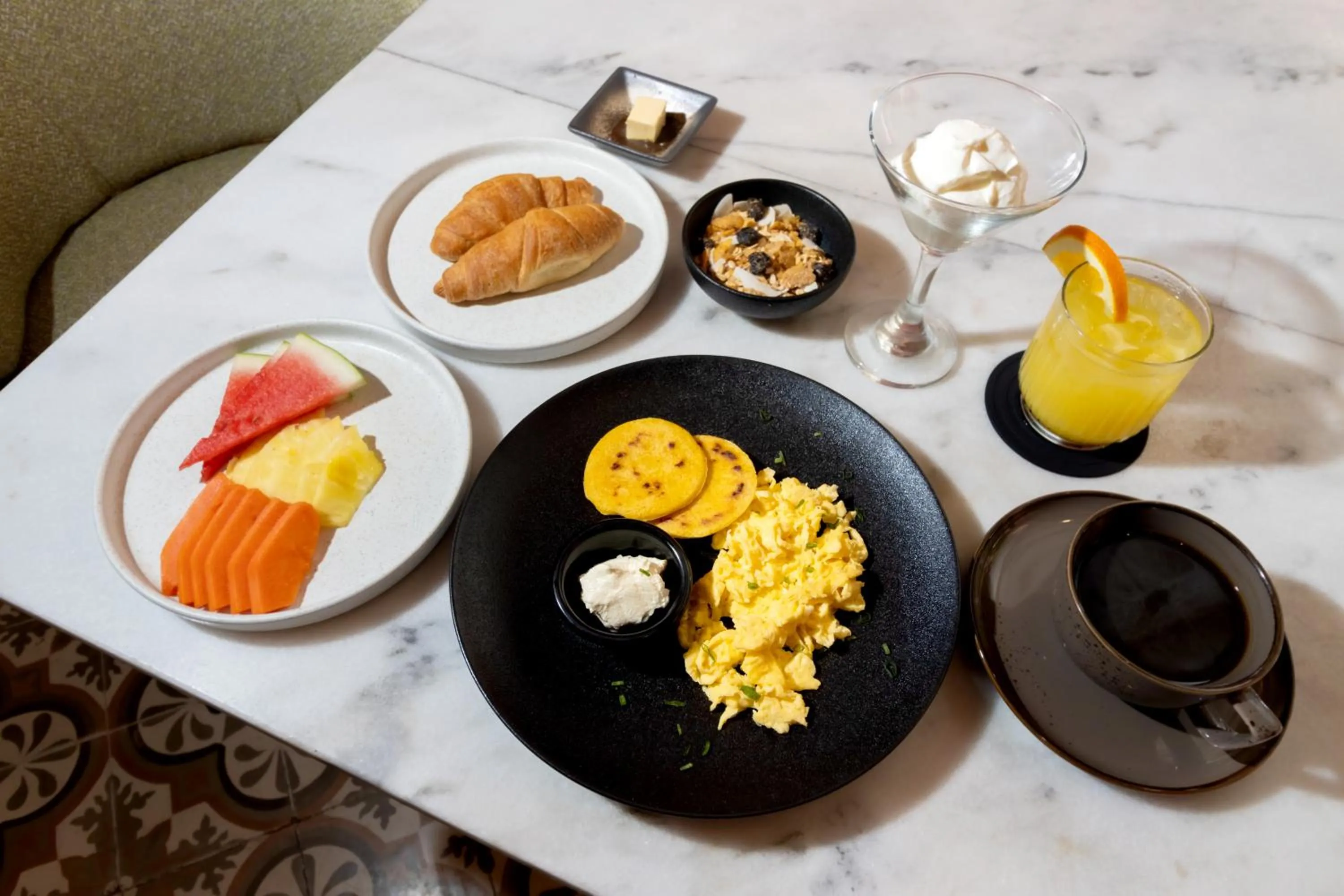 Food and drinks in El Marques Hotel Boutique By GEH Suites