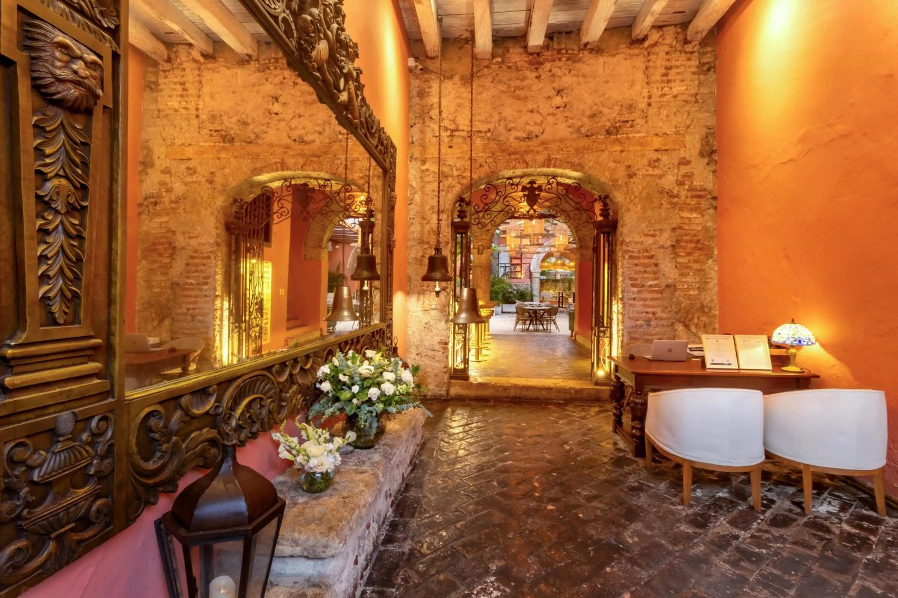 Lobby or reception in El Marques Hotel Boutique By GEH Suites