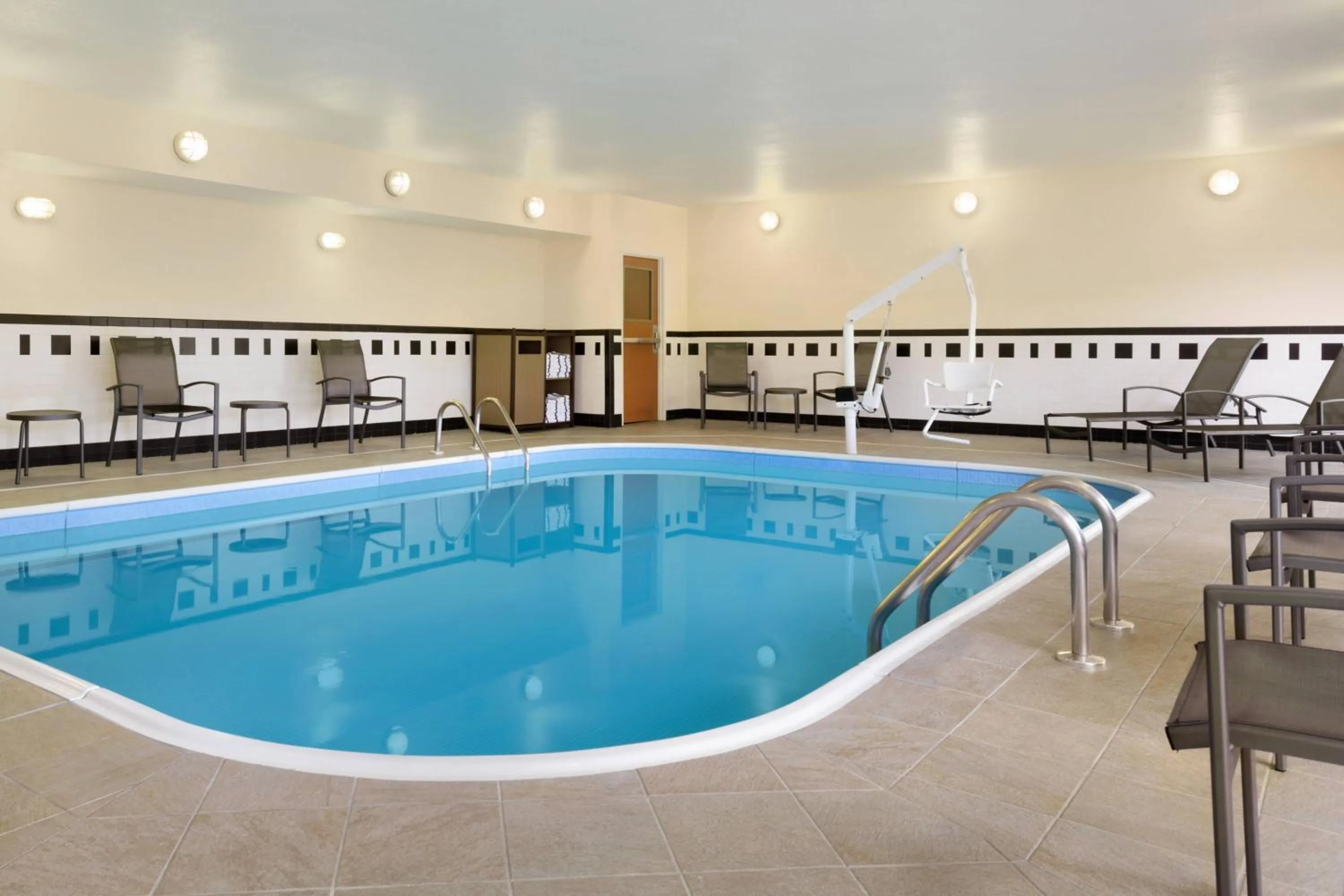 Swimming pool in Fairfield Inn Kankakee Bourbonnais