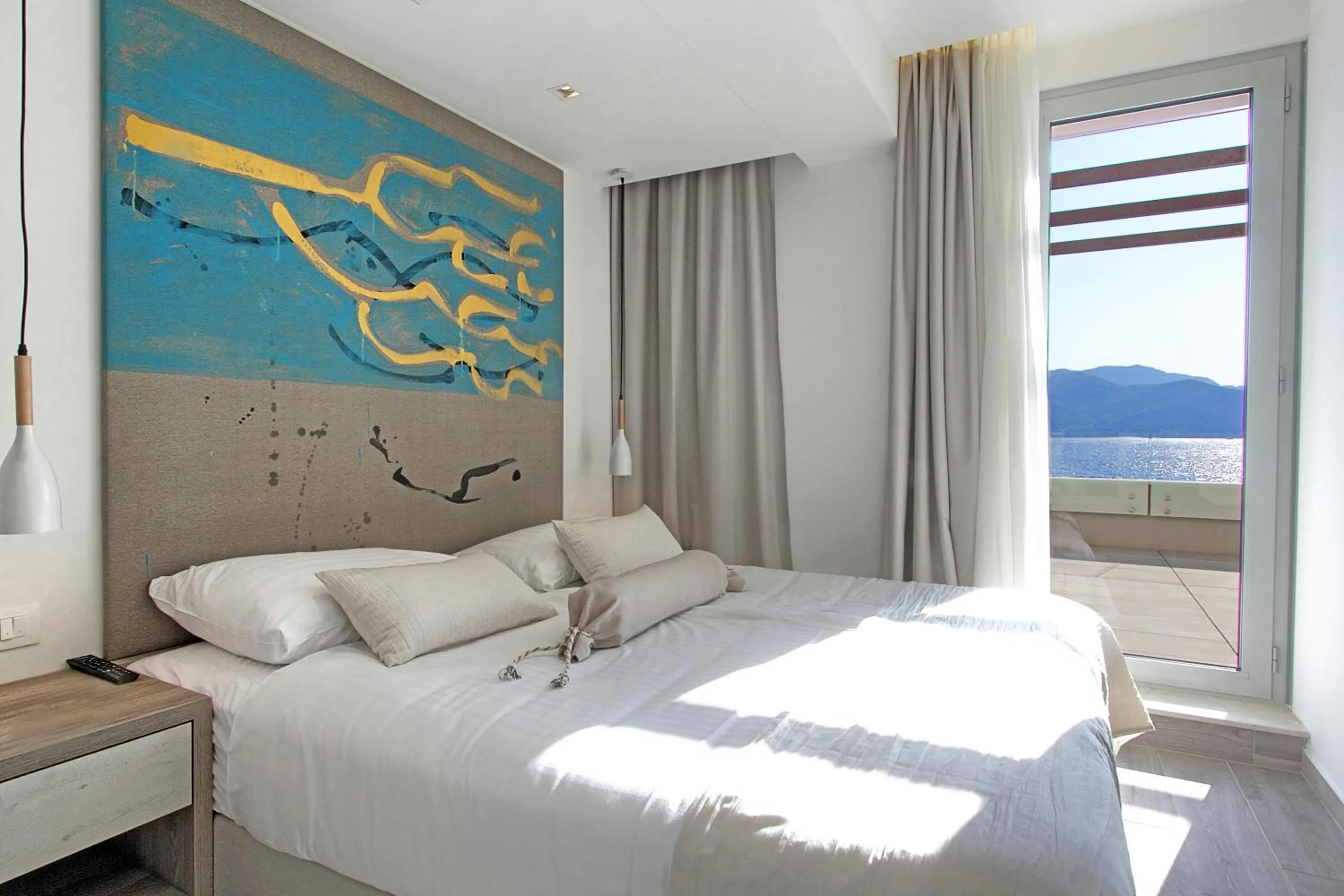 Bedroom, Bed in Kalamota Beach House