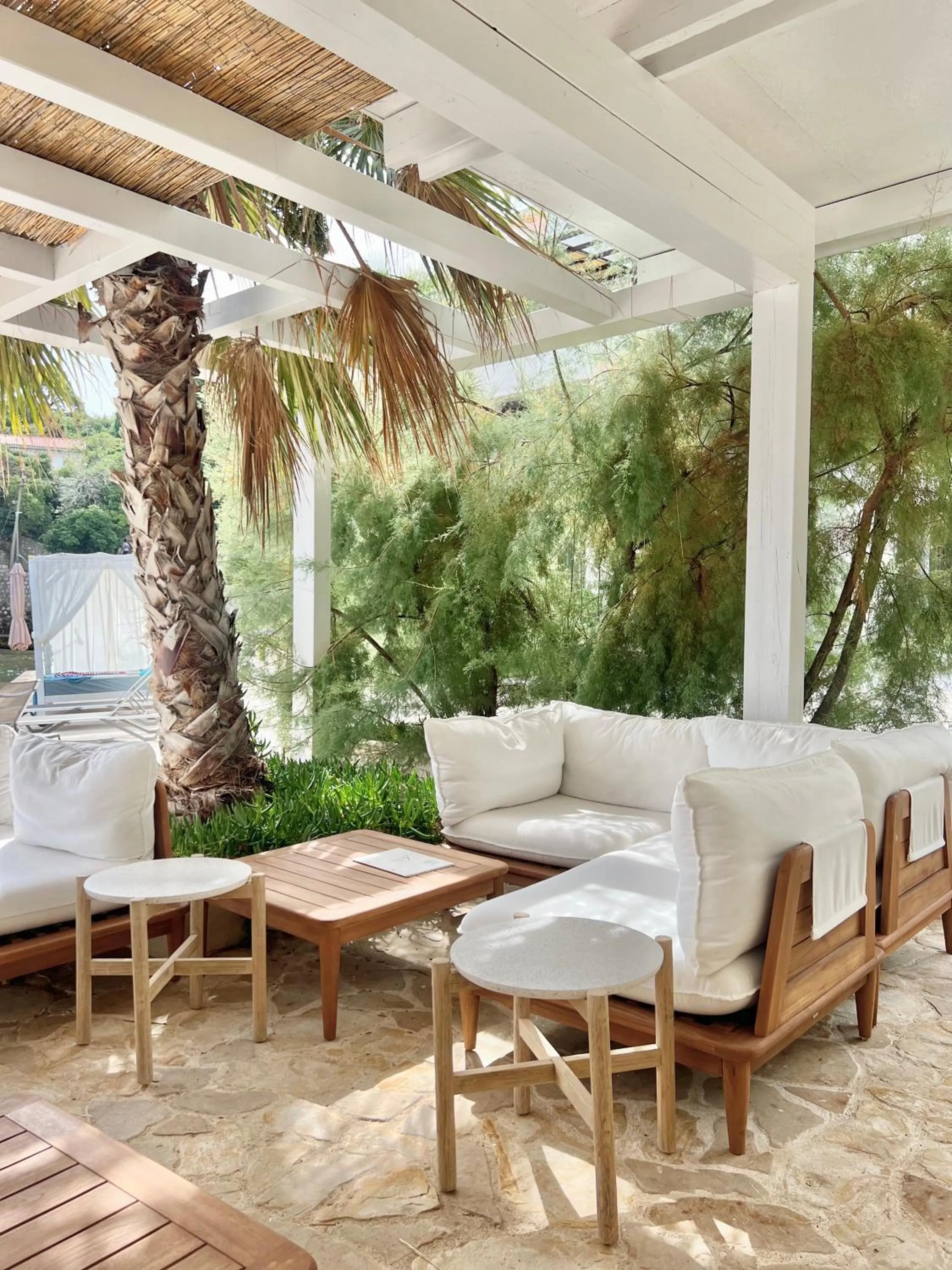 Lounge or bar in Kalamota Beach House