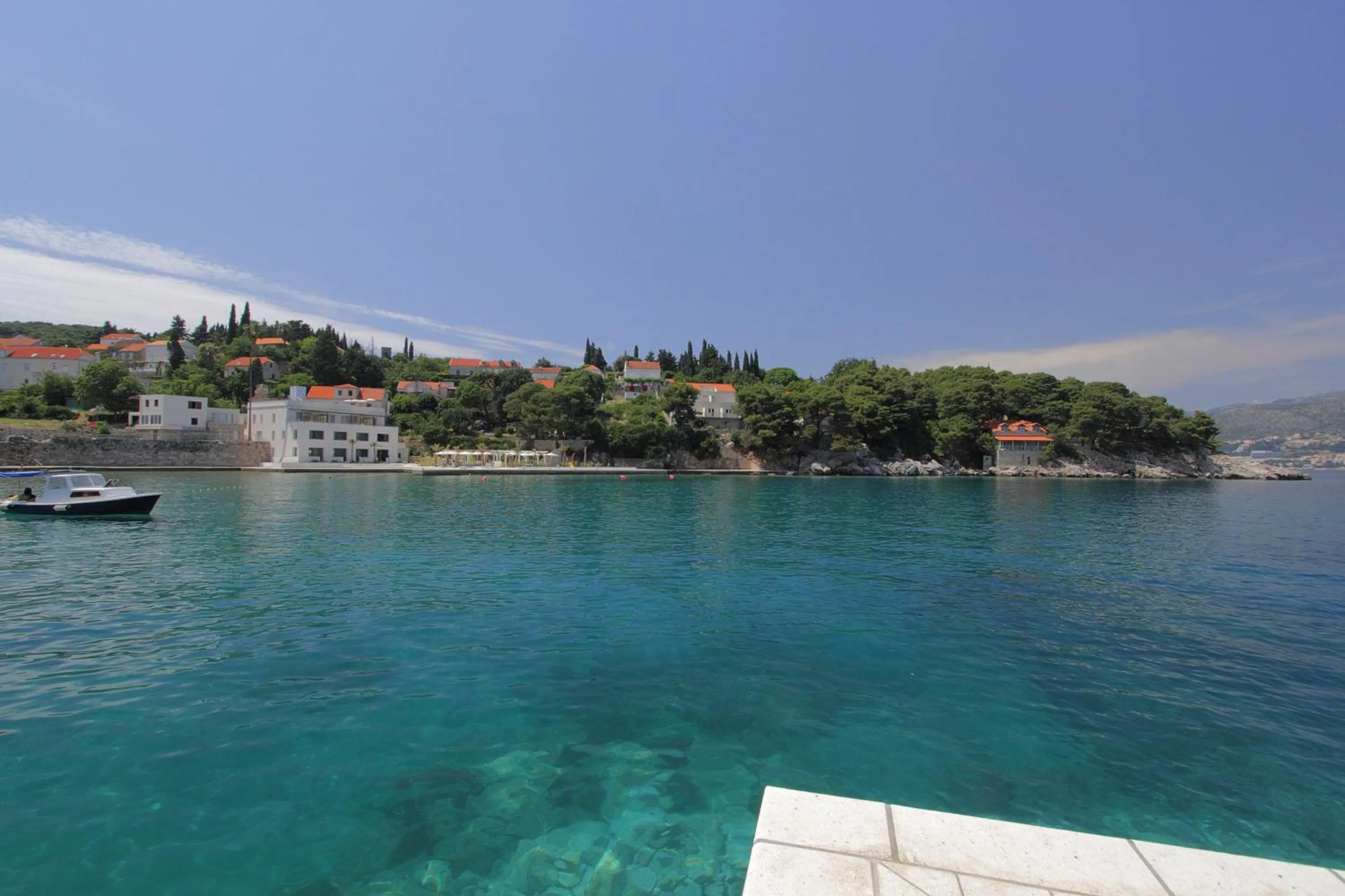 Restaurant/places to eat in Kalamota Beach House