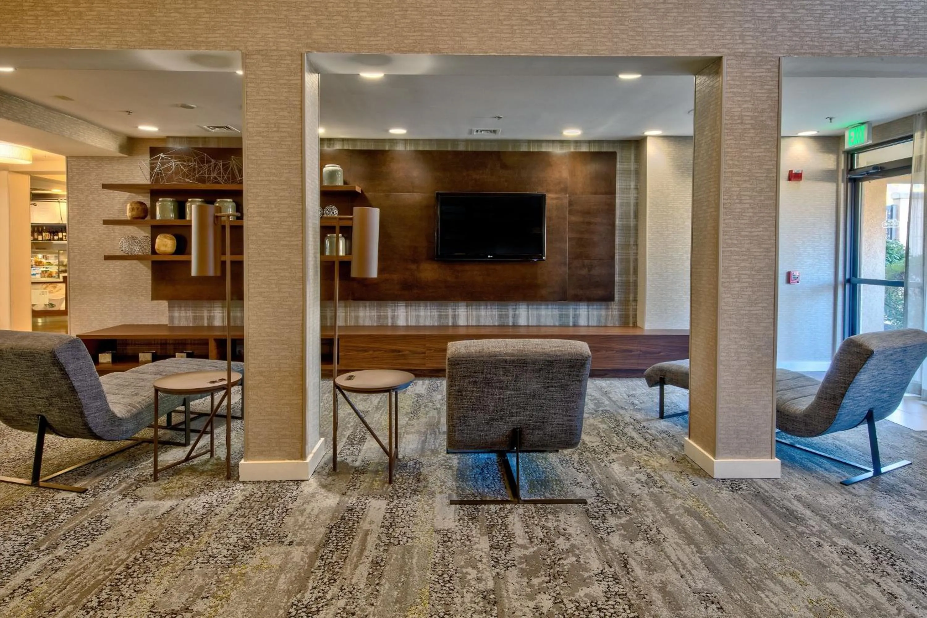 Lobby or reception in Courtyard Chicago St. Charles